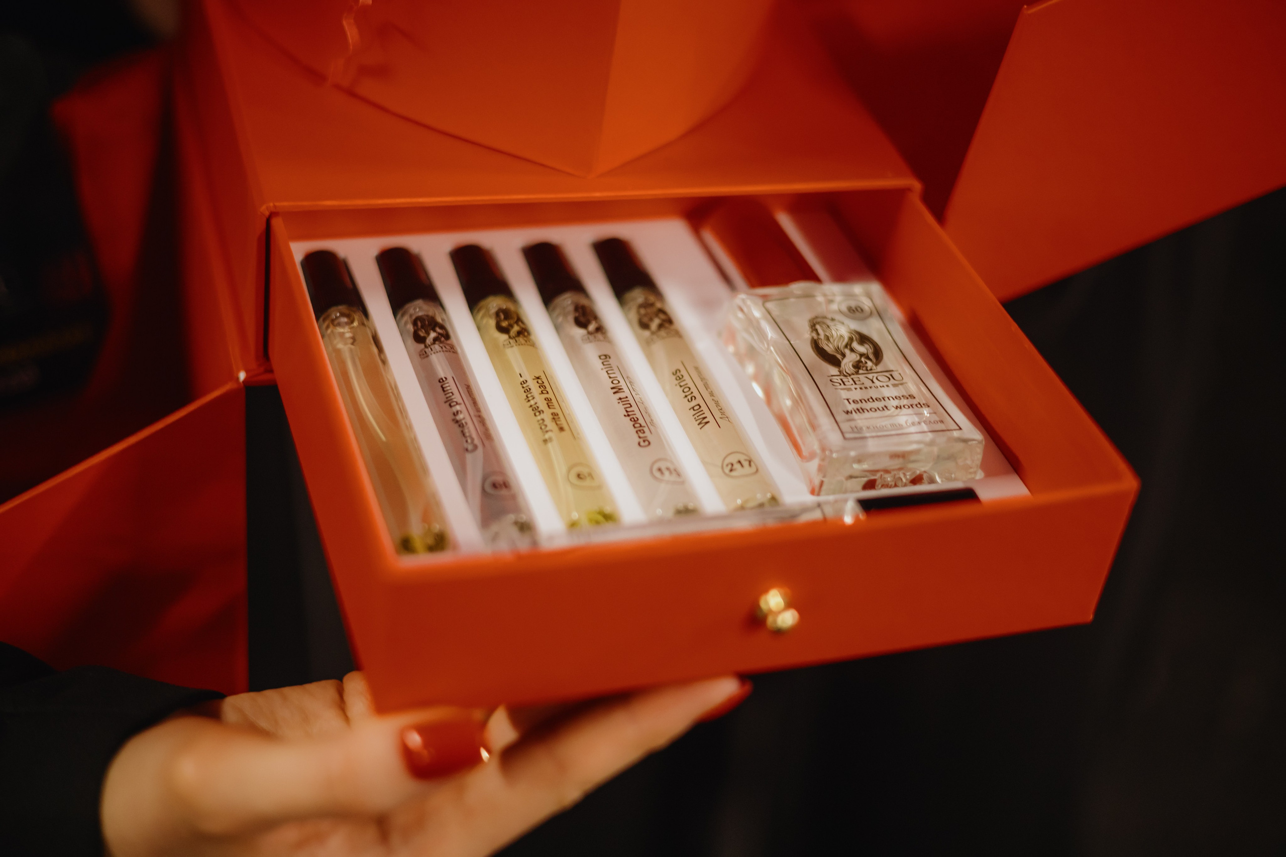 See `You Perfume. Фотограф в Москве и Санкт-Петербурге Дарина