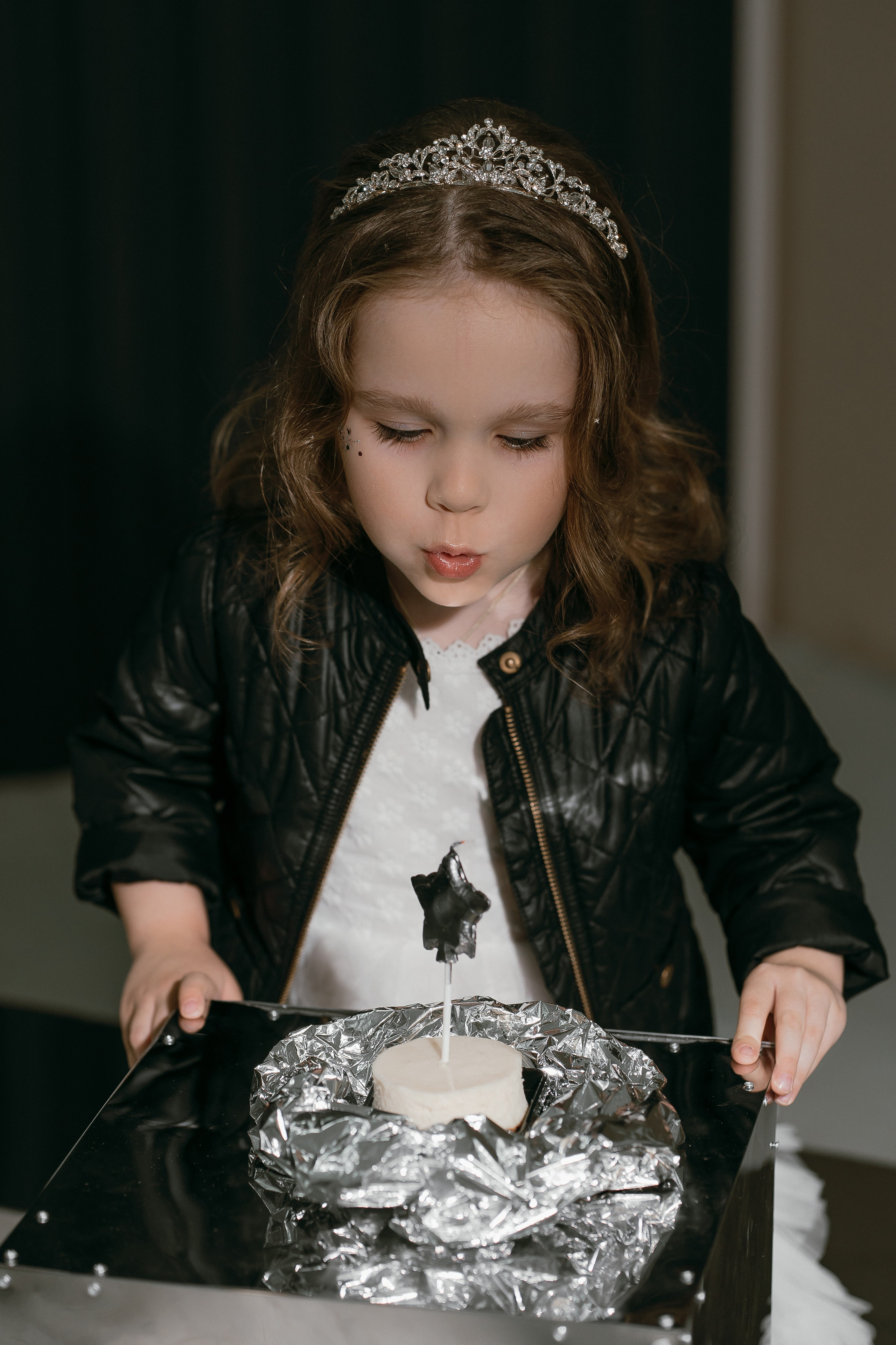 Фотосессия для девочки в платье. Фотограф Ким Наталья в Красноярске