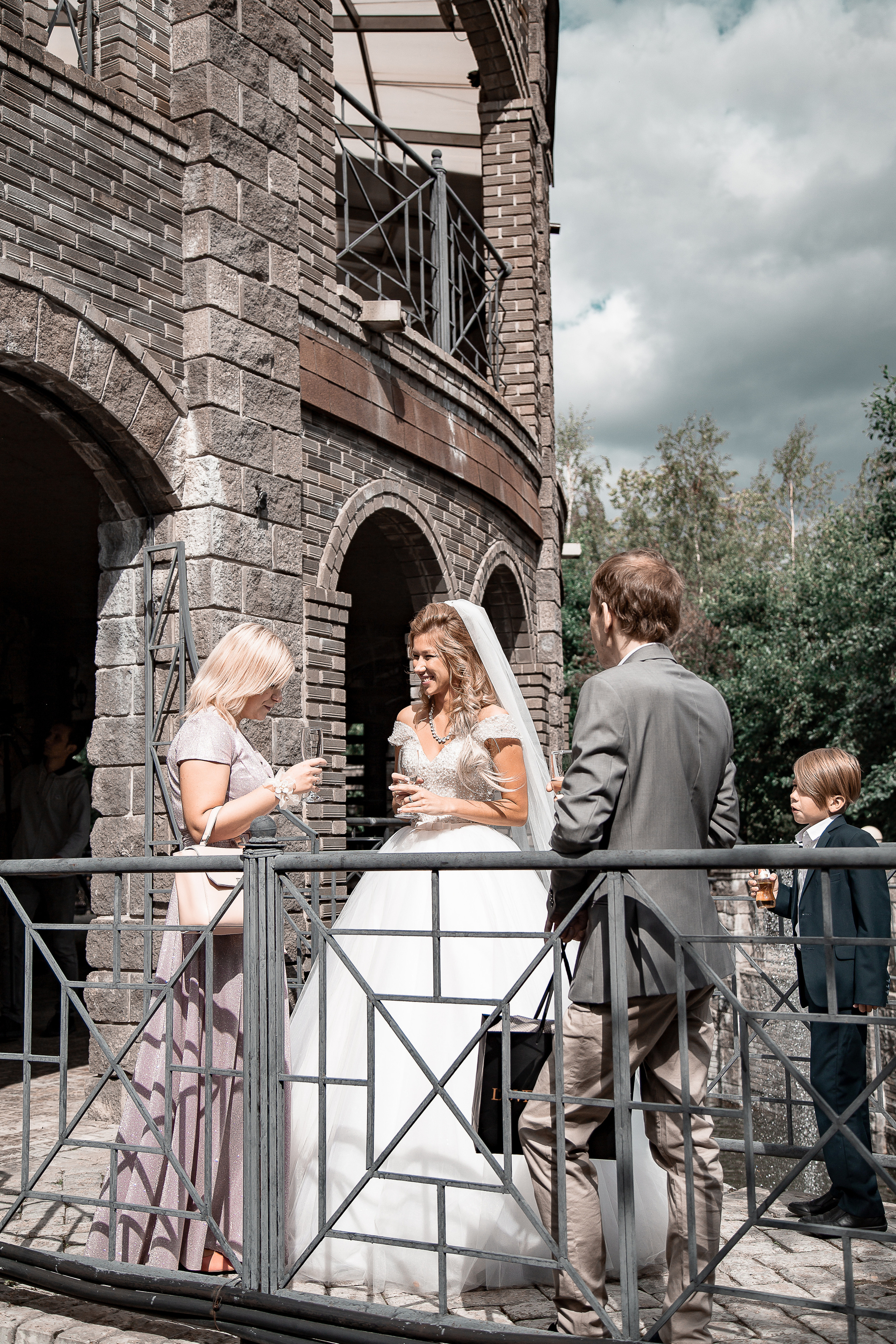Свадьба в замке. Свадебный Семейный Репортажный фотограф в Москве