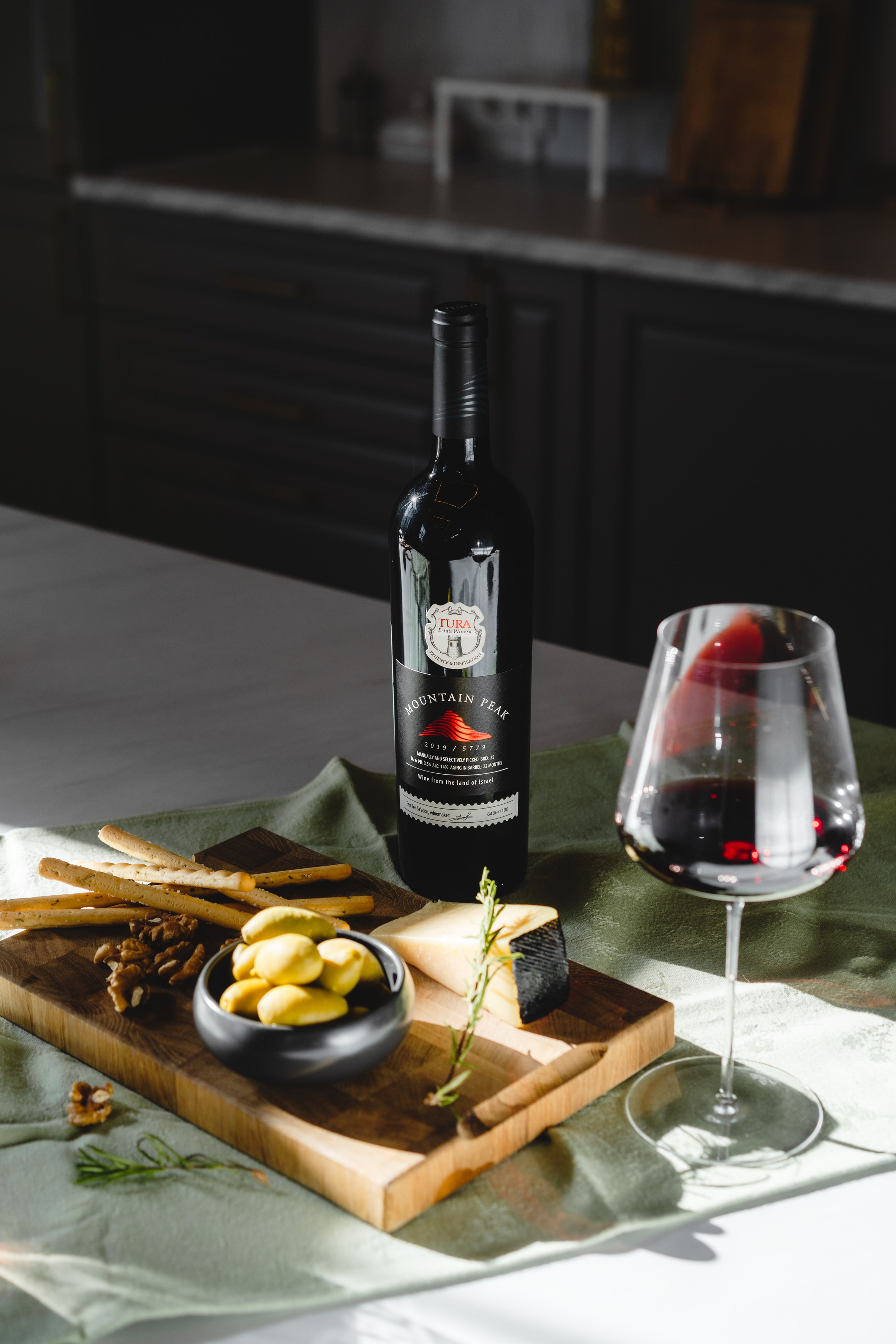 AST Wine. Аксёнова Оля — сет-дизайнер, художник-постановщик, Москва