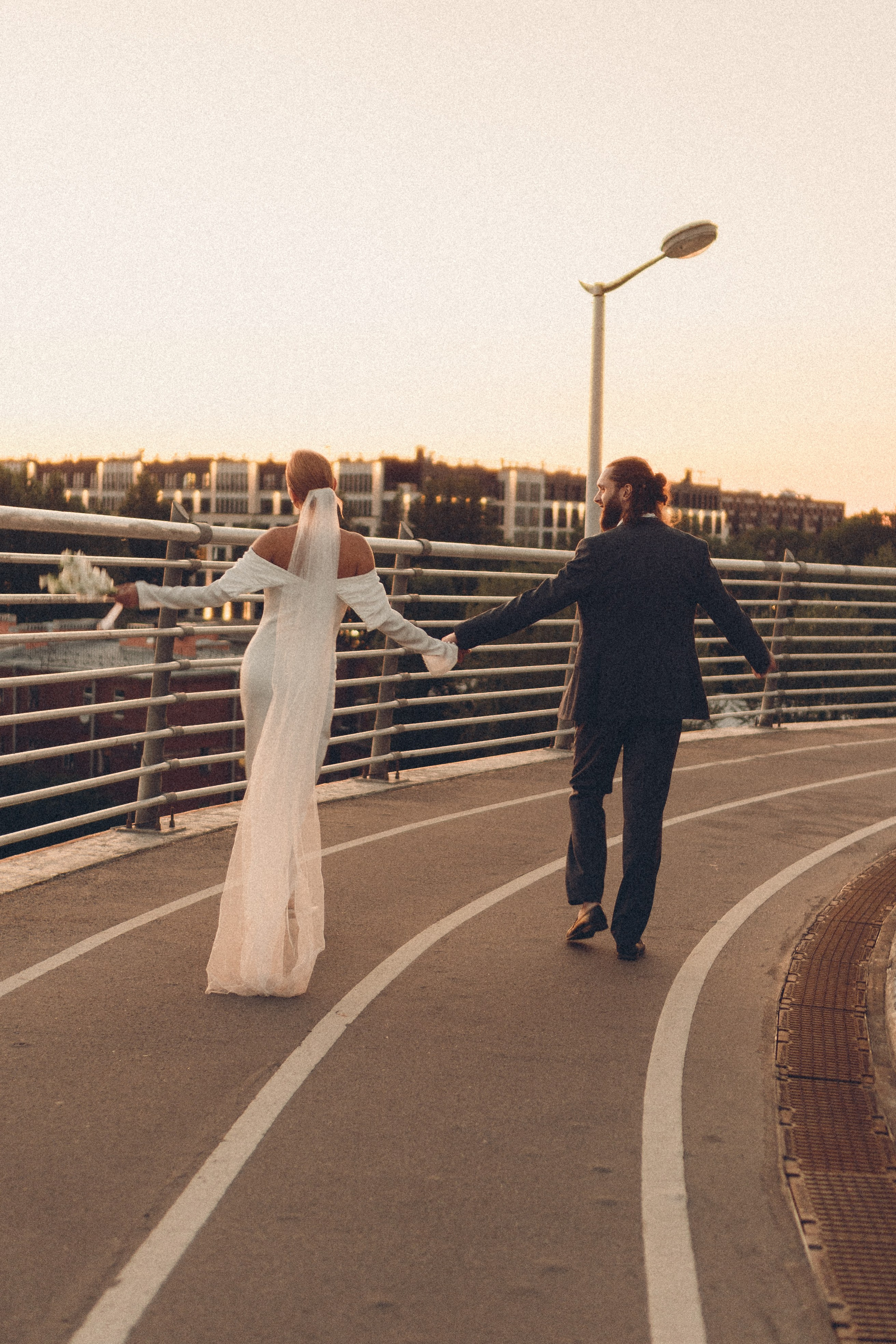 СВАДЕБНАЯ СЬЕМКА ВОЗЛЕ МСОТА БЕТАНКУРА НА КАБРИОЛЕТЕ. Профессиональный фотограф, Санкт-Петербург — Виктория Богомолова