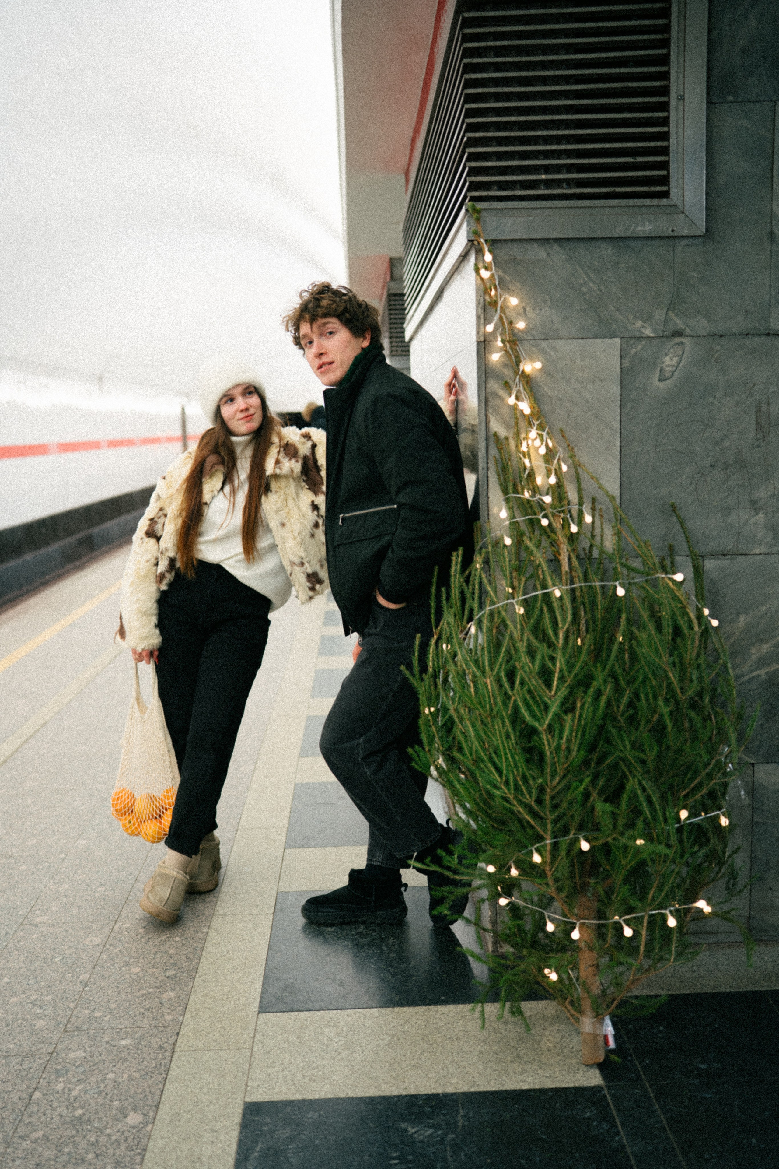 НОВОГОДНЯЯ ПРОГУЛКА ПАРЫ ПО ЧЕРНЫШЕВСКОЙ ПЕРЕД НОВЫМ ГОДОМ. Профессиональный фотограф, Санкт-Петербург — Виктория Богомолова