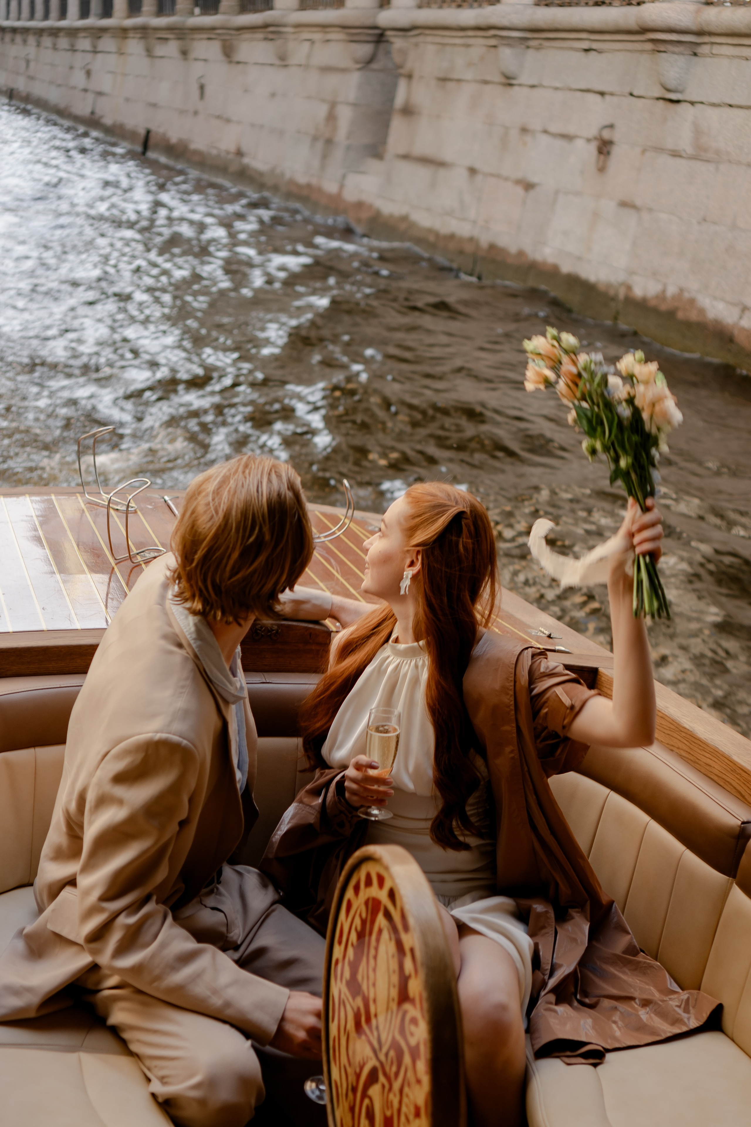 СВАДЕНБНАЯ СЬЕМКА НА КАТЕРЕ ПО КАНАЛАМ САНКТ-ПЕТЕРБУРГА И В АКВАТОРИИ НЕВЫ. Профессиональный фотограф, Санкт-Петербург — Виктория Богомолова