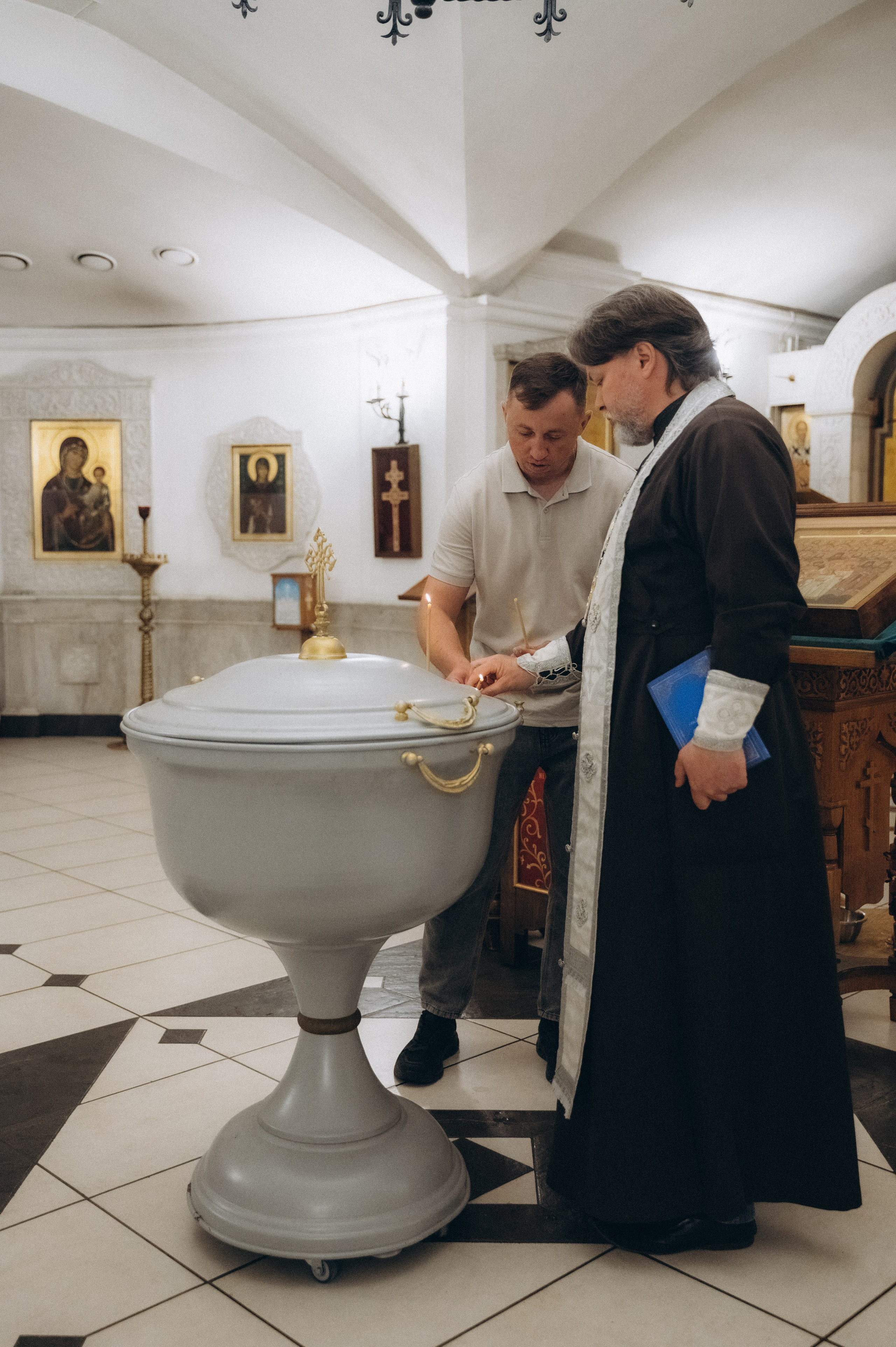 Крещение Владиславы (Криптовый храм в честь собора Новомучеников и Исповедников земли Белорусской). Семейный фотограф в Минске Дарья Дреко