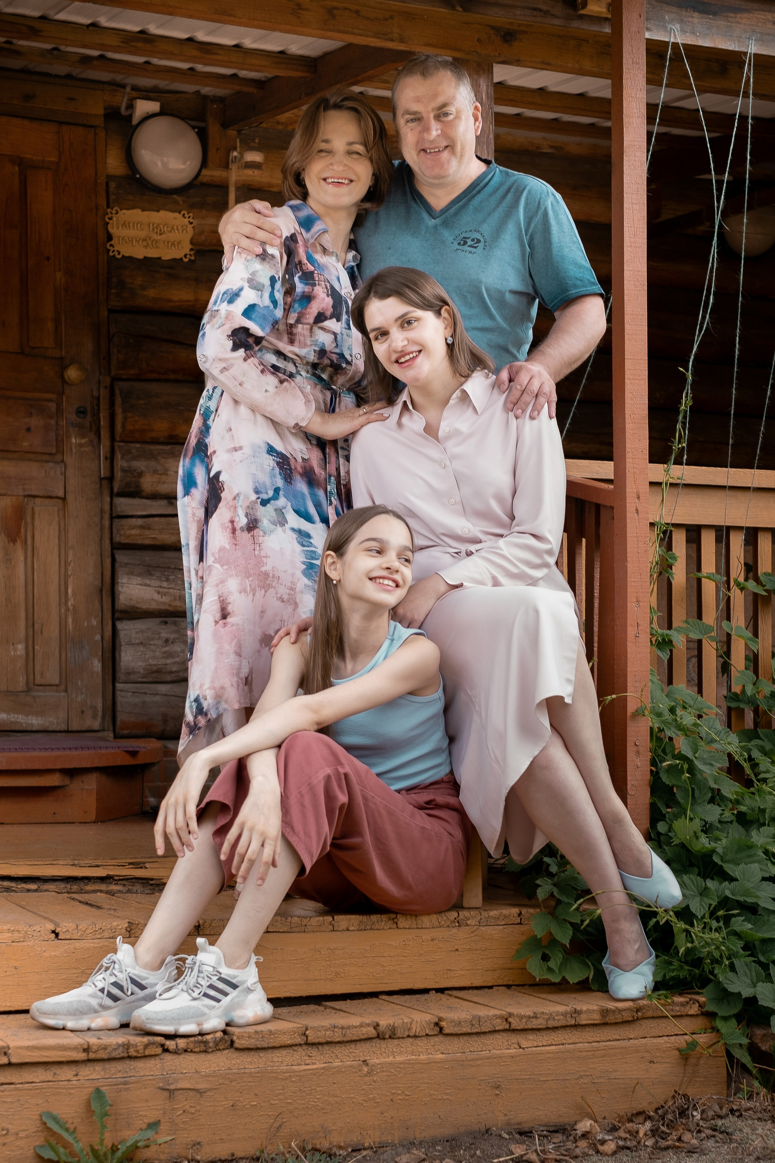 Семейная фотосессия. Портретный фотограф в Чите Анна Камратова. Помогу Вам создать историю, в которой Вы — главный герой!