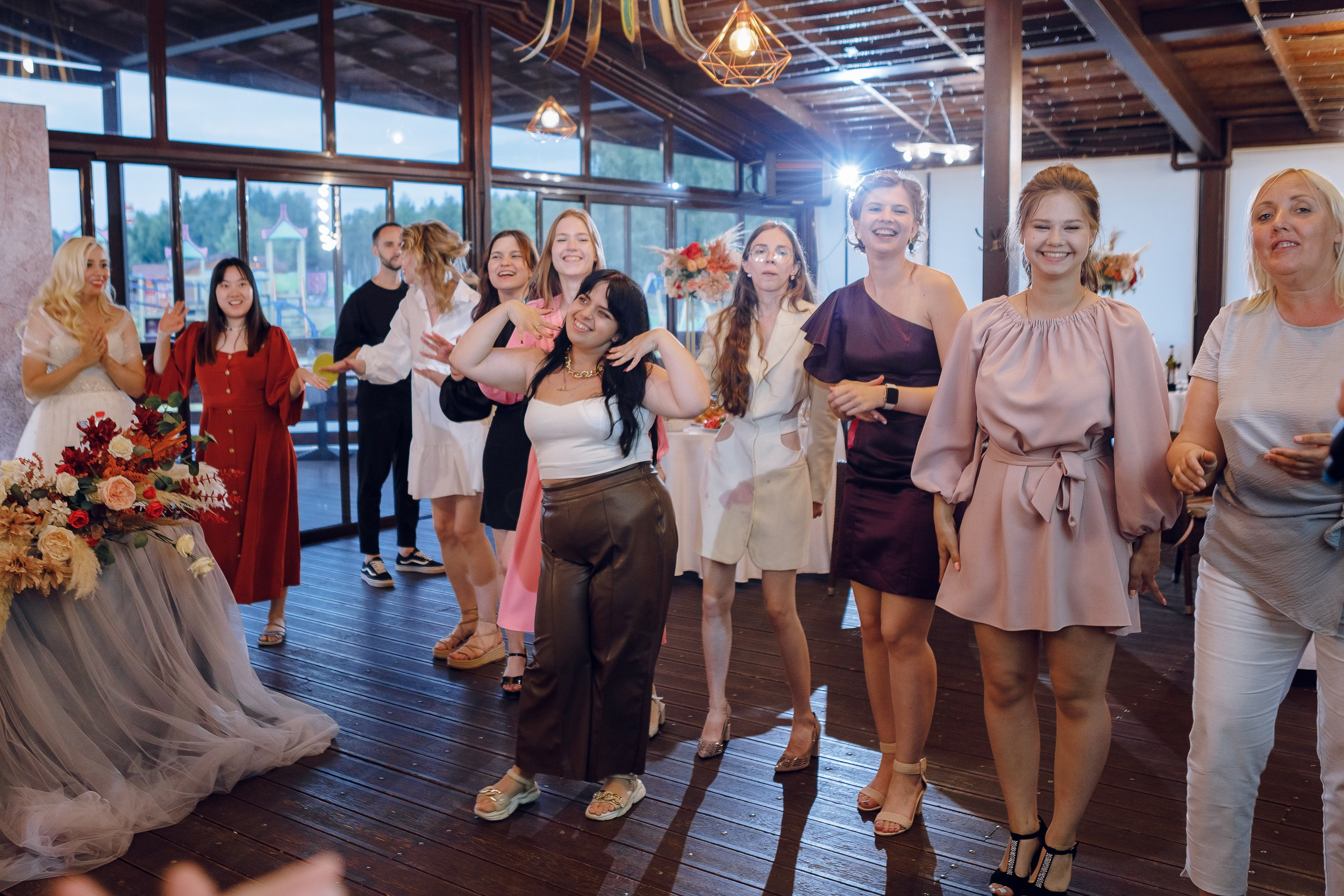 Дай У и Мария. Главная