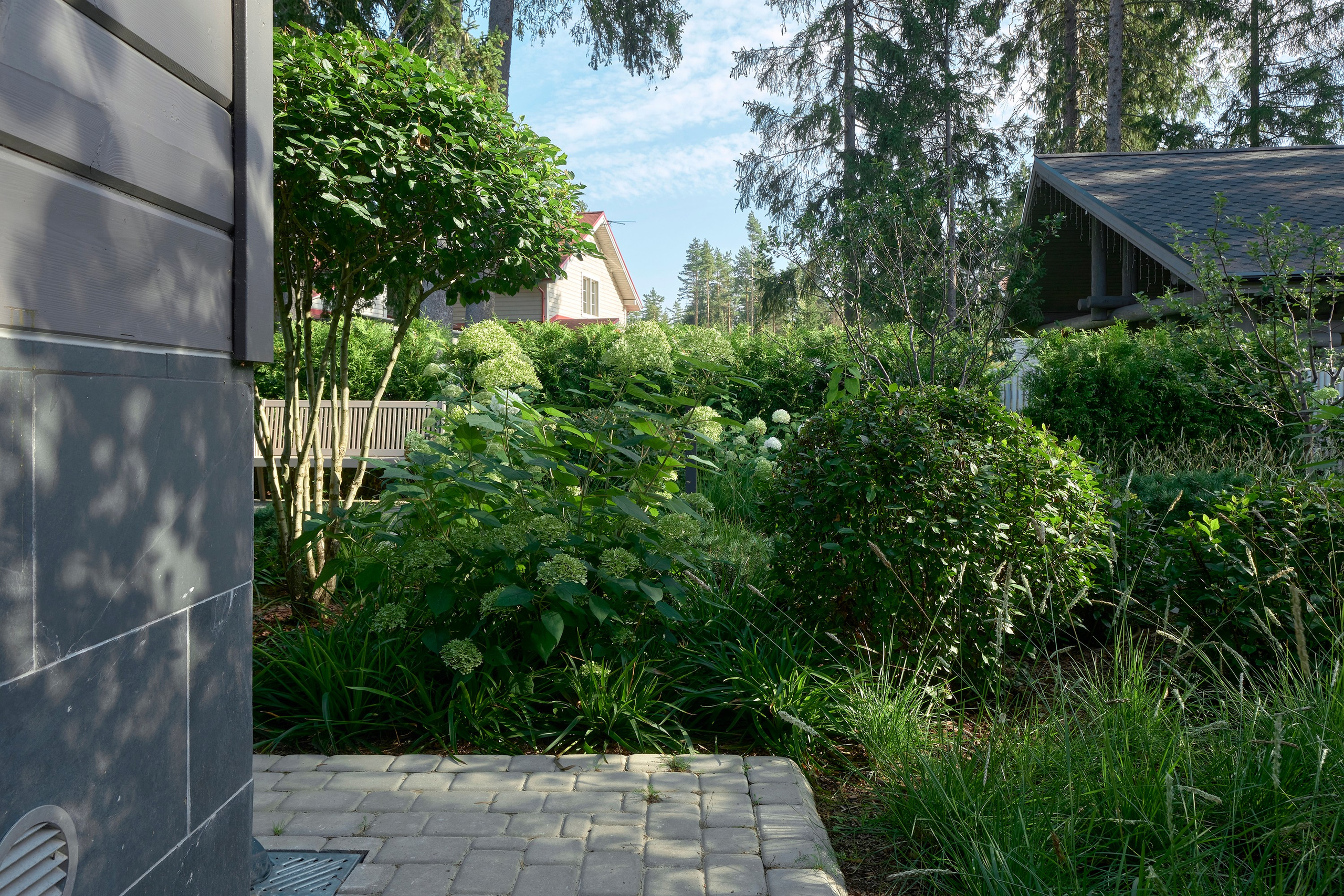 Ландшафтный и интерьерный фотограф Наталья Соловьева. Фотосъемка сада в Рощино для студии Мята | interioto