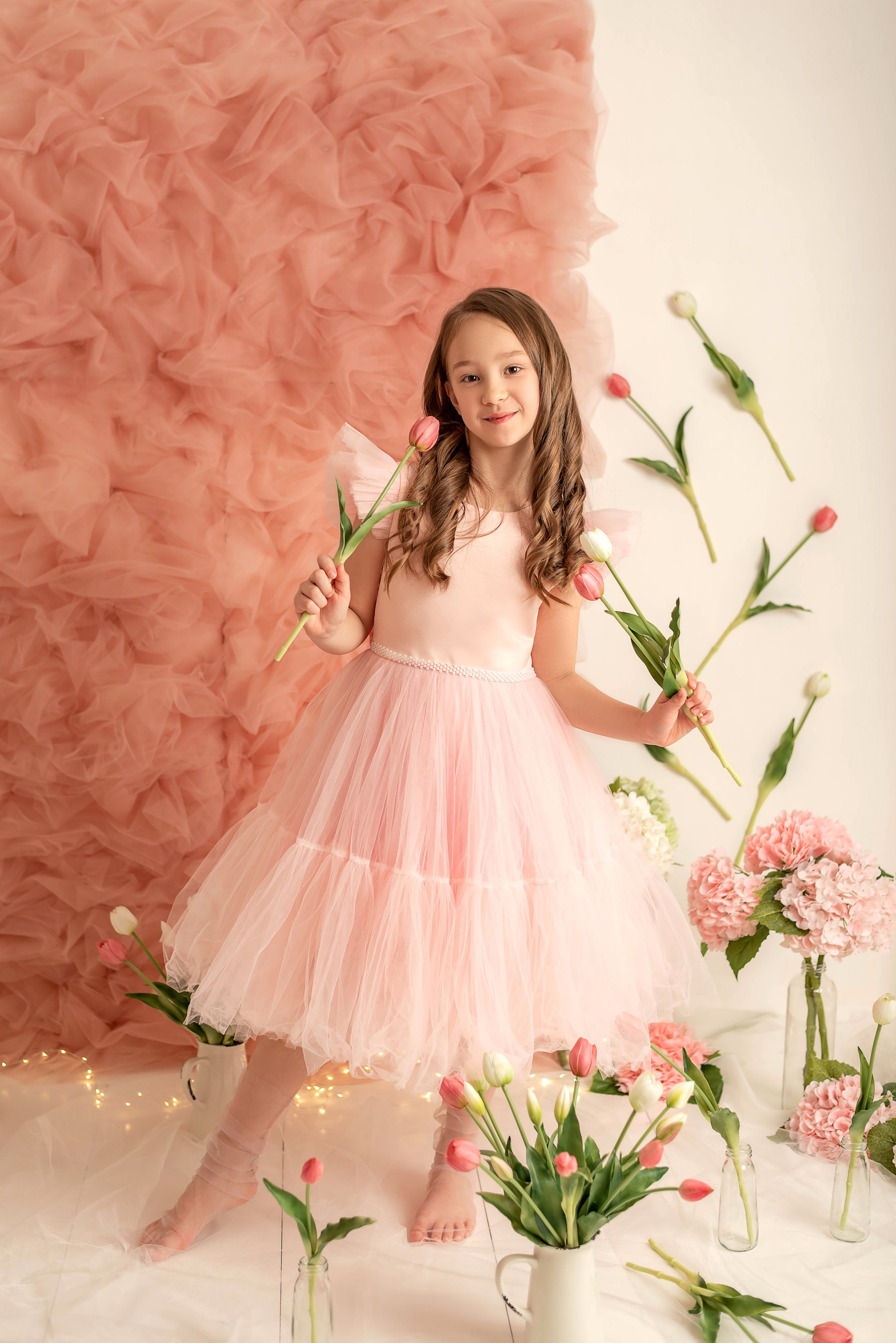 София и Есения — тюльпаны. Семейный и детский фотограф Наталья Горда