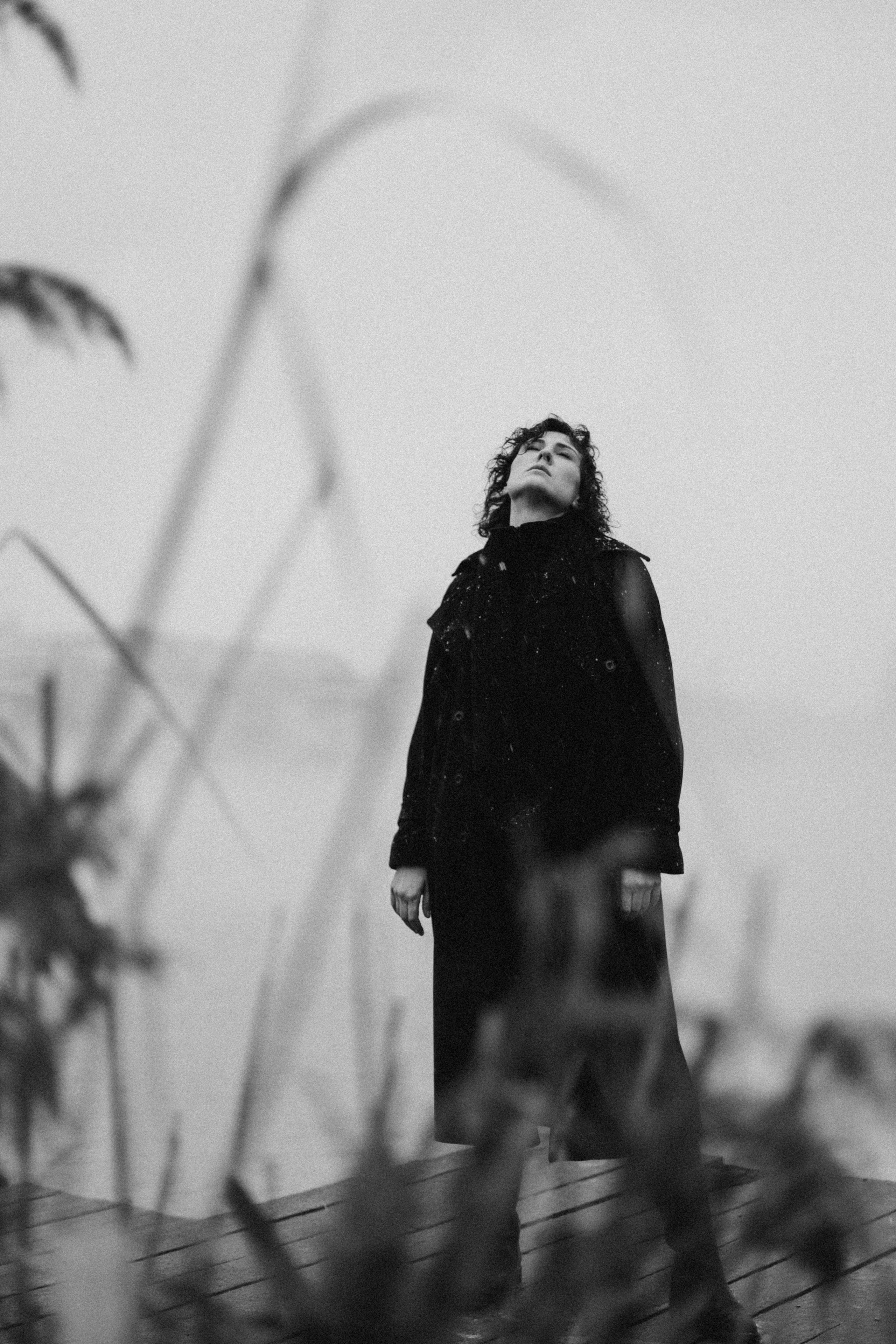 Женская фотосессия: индивидуальные, стильные, чувственные снимки. Подчеркну вашу красоту и уникальность. Студийная съёмка, естественный свет, портреты, женственность, эмоции. Фотограф в Краснодаре, помощь с позированием.