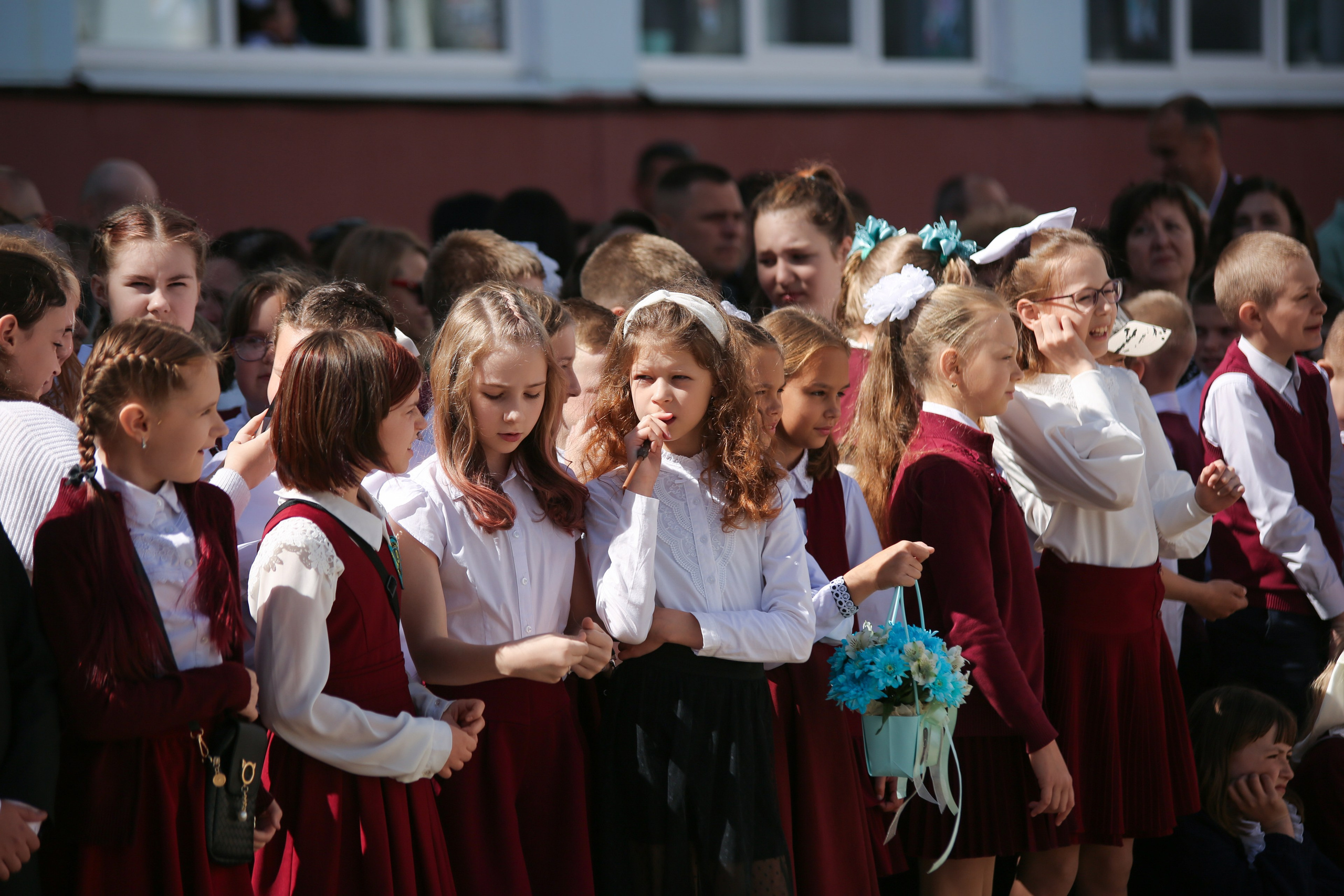 ЛИНЕЙКА «ПОСЛЕДНИЙ ЗВОНОК» 9 ШКОЛА 2024 г МЦЕНСК. ТВОЙ АЛЬБОМ / ТВОИ ПРАВИЛА
