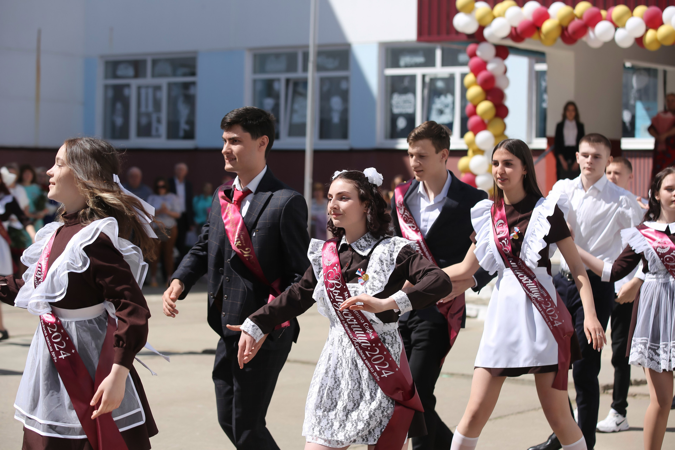 ЛИНЕЙКА «ПОСЛЕДНИЙ ЗВОНОК» 9 ШКОЛА 2024 г МЦЕНСК. ТВОЙ АЛЬБОМ / ТВОИ ПРАВИЛА