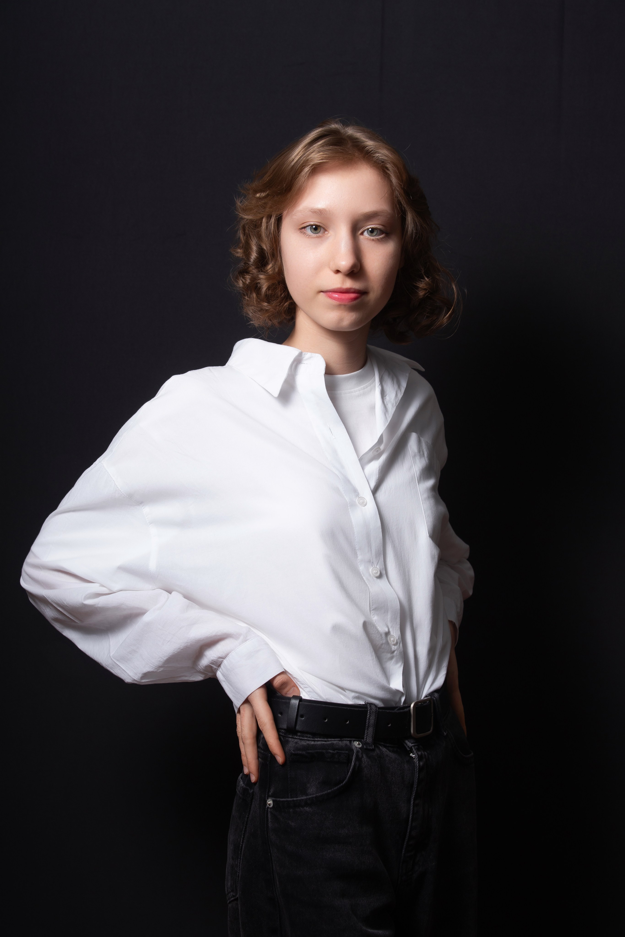 Портретная фотосессия для учеников 9 класса на чёрном фоне | Школьный фотограф Николай Богатырёв | Твой альбом / Твои правила. ТВОЙ АЛЬБОМ / ТВОИ ПРАВИЛА