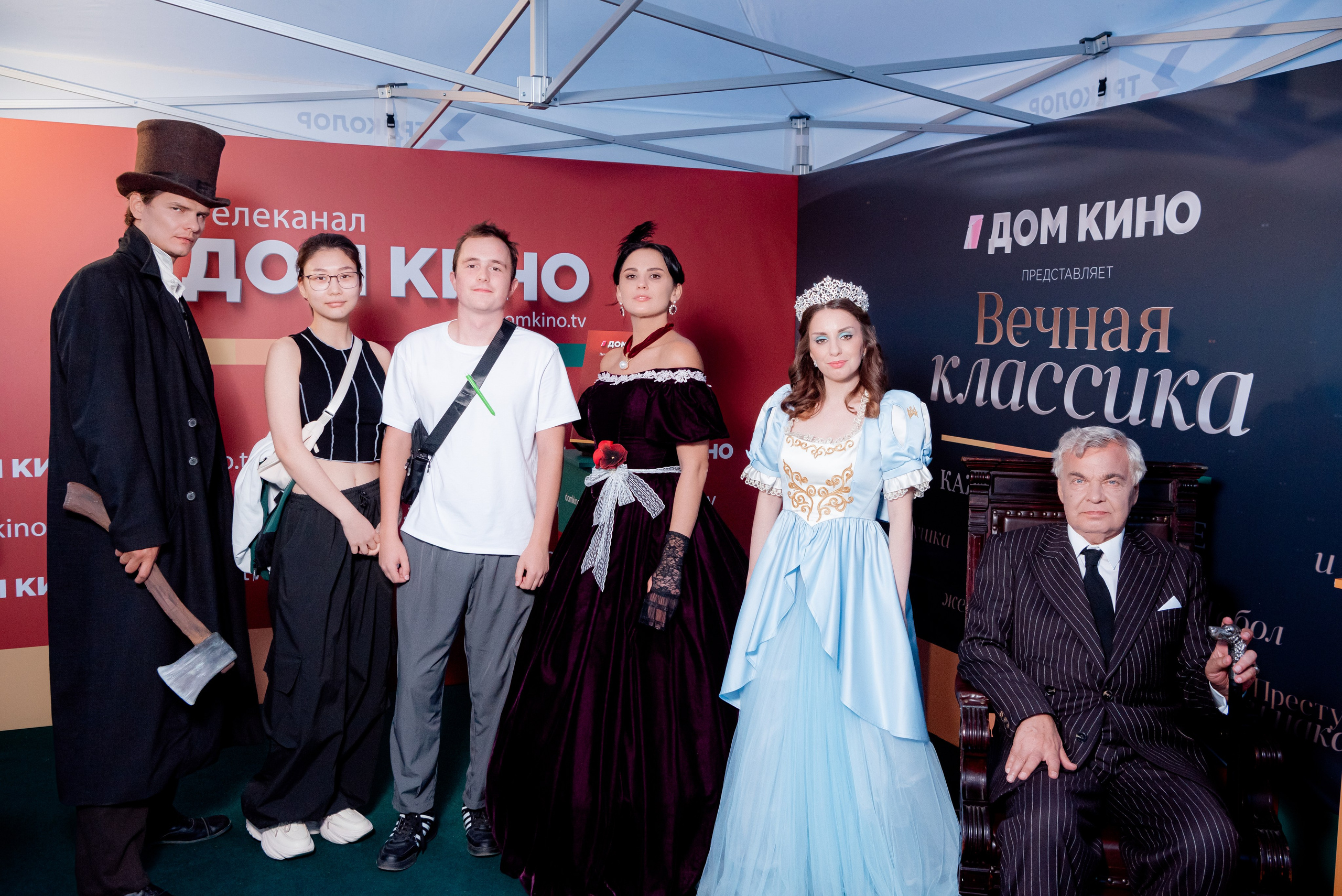 Портретные фото с артистами в палатке Триколор Дом Кинов на день города Волгоград. Фотограф в Волгограде и Волжском Александр Горбань