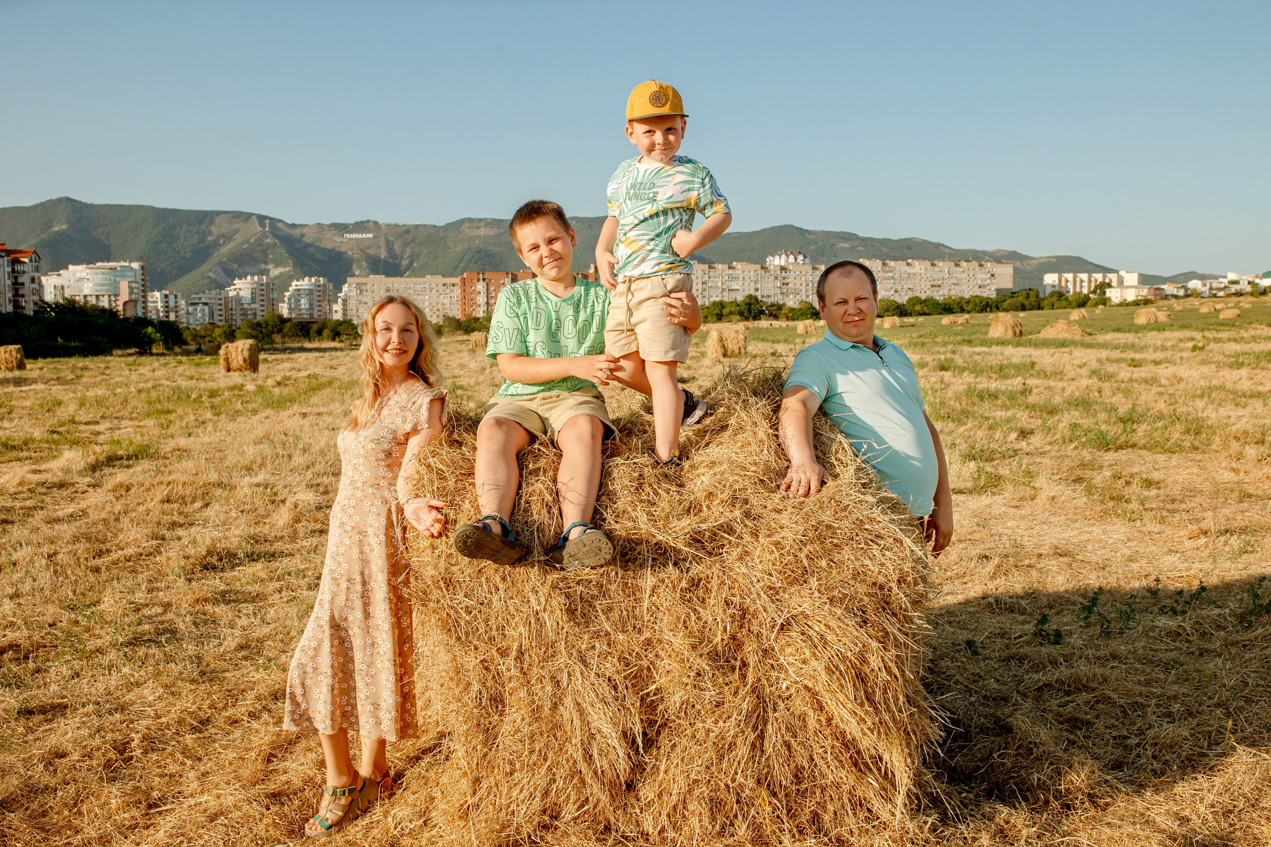 Евгения, Александр, Кирилл и Матвей. Фотограф в Геленджике, Архипо-Осиповке, Абрау-Дюрсо, Кринице Виктория
