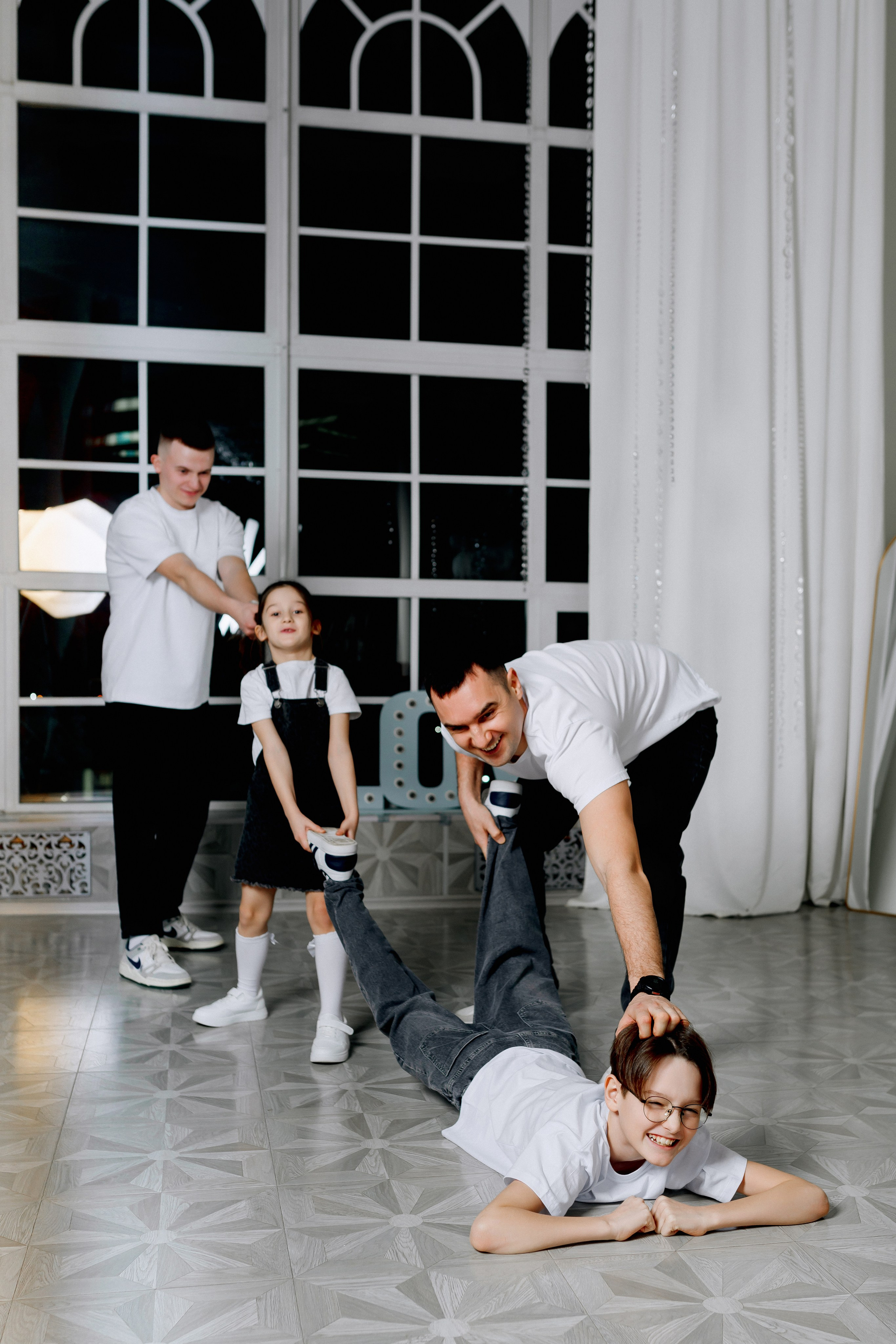 Анна, Дмитрий, Александр, Владислав и Арина. Фотограф Ким Наталья в Красноярске