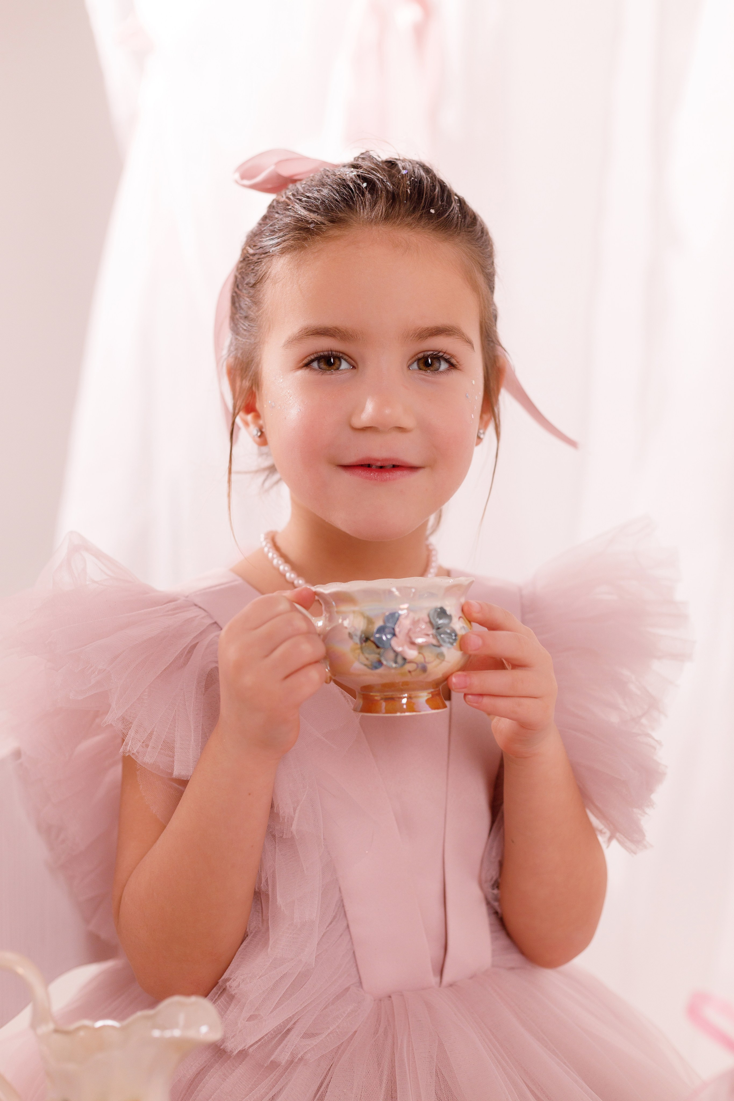 Фотосессия на День Рождения для девочек — сладкий праздник в сказочных декорациях. Детский студийный фотограф Сочи