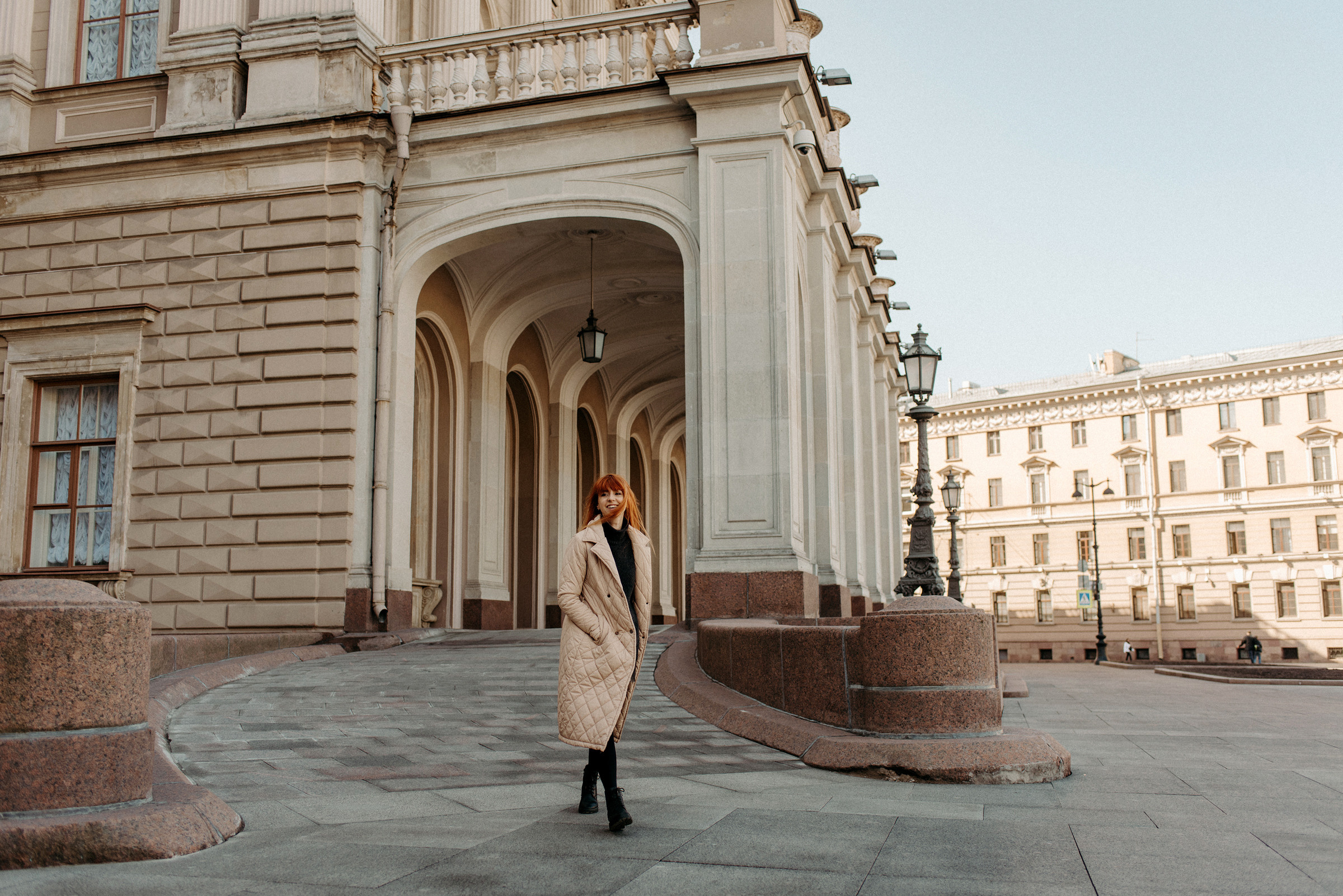 фотосессия для девушек в центре города, экспресс фотосессия, индивидуальная фотосессия на улице
