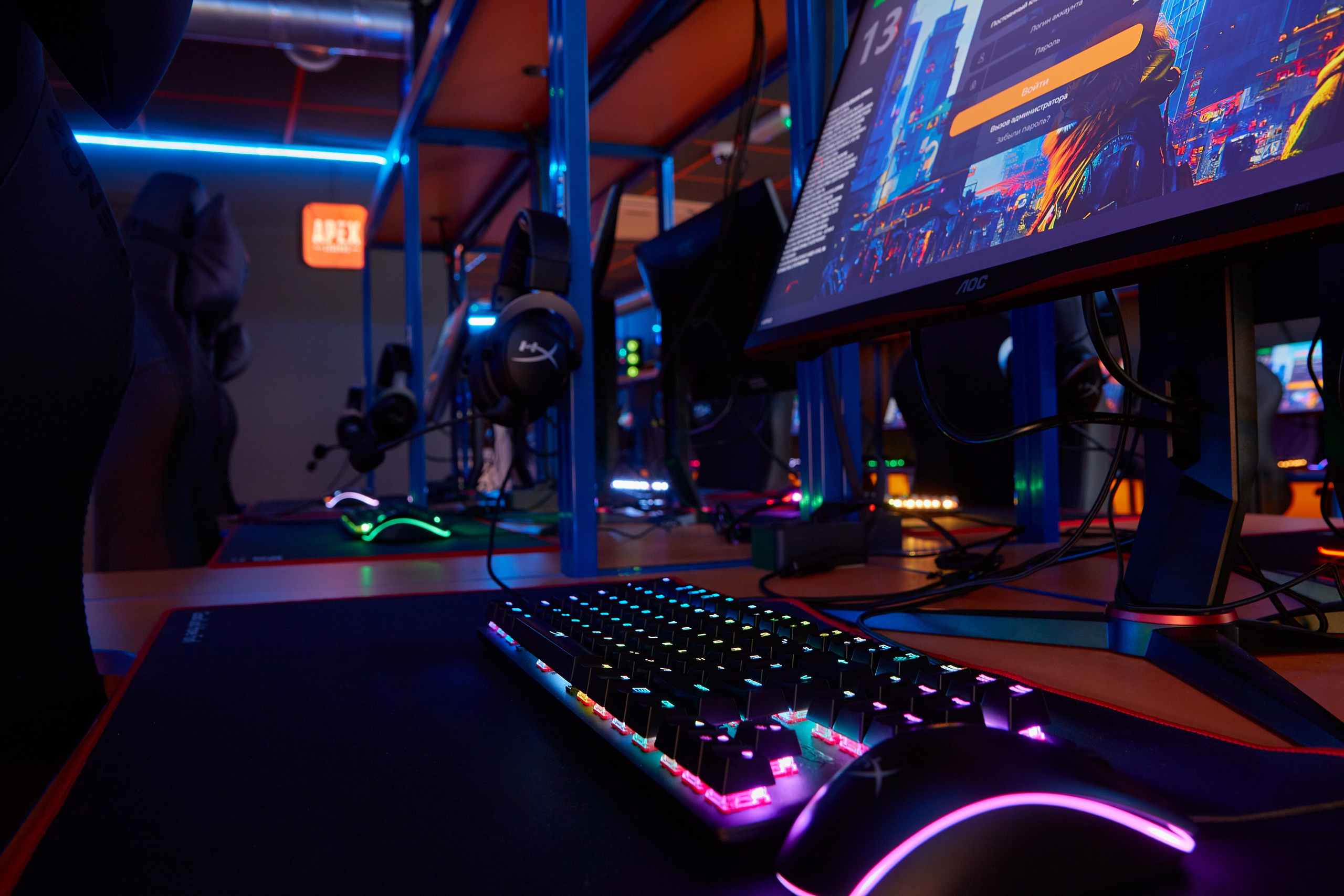 Фотосъёмка компьютерного клуба. Предметный и репортажный фотограф Алексей Кротов