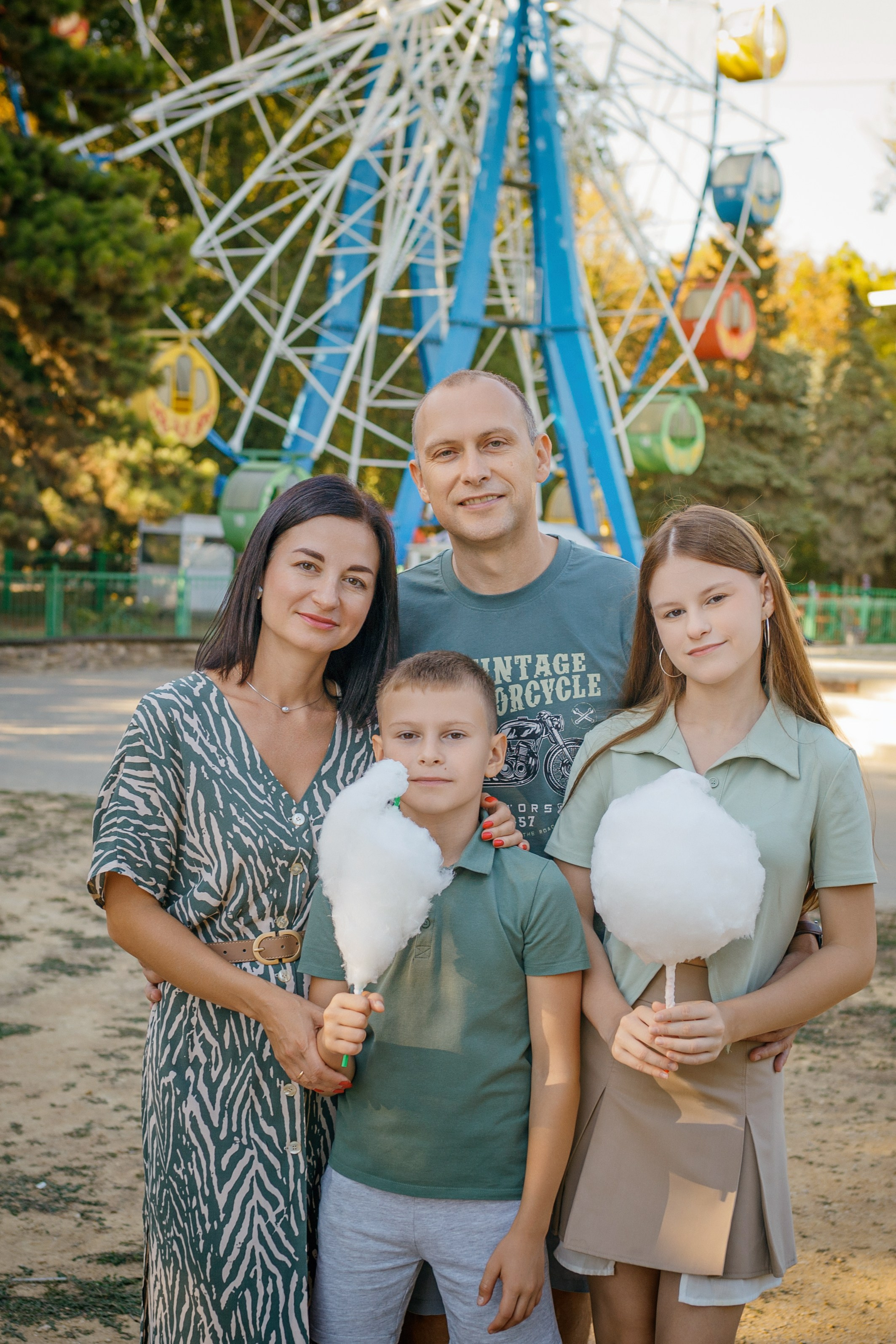 Семейная фотопрогулка в Таганроге. Уютный фотограф в Таганроге: портреты, альбомы, семейные и детские фотосессии| Рада Шатунова