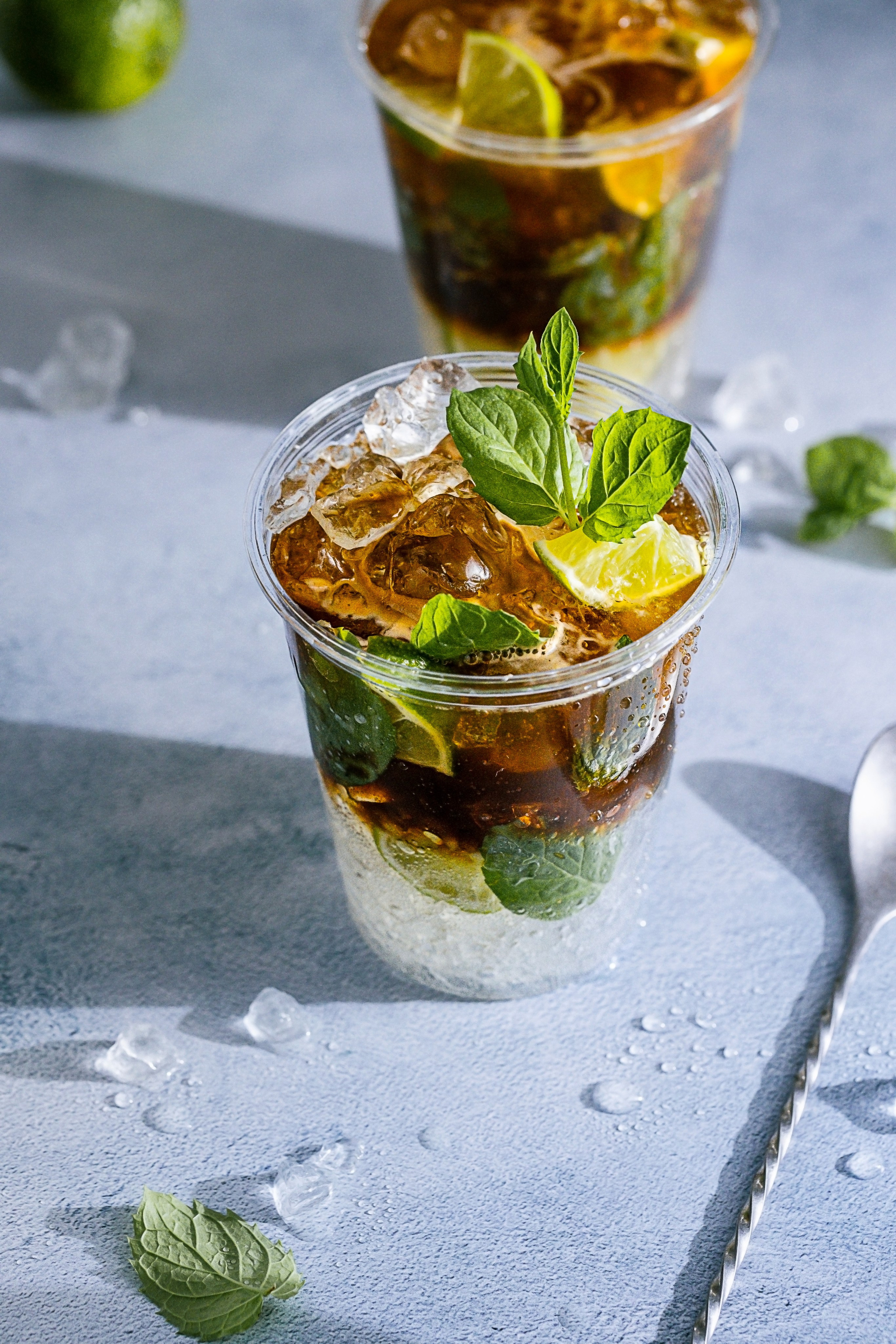 Drinks on ice to go. Foodie Stories (гастрономические истории) рекламная фуд-фотосъёмка, Москва