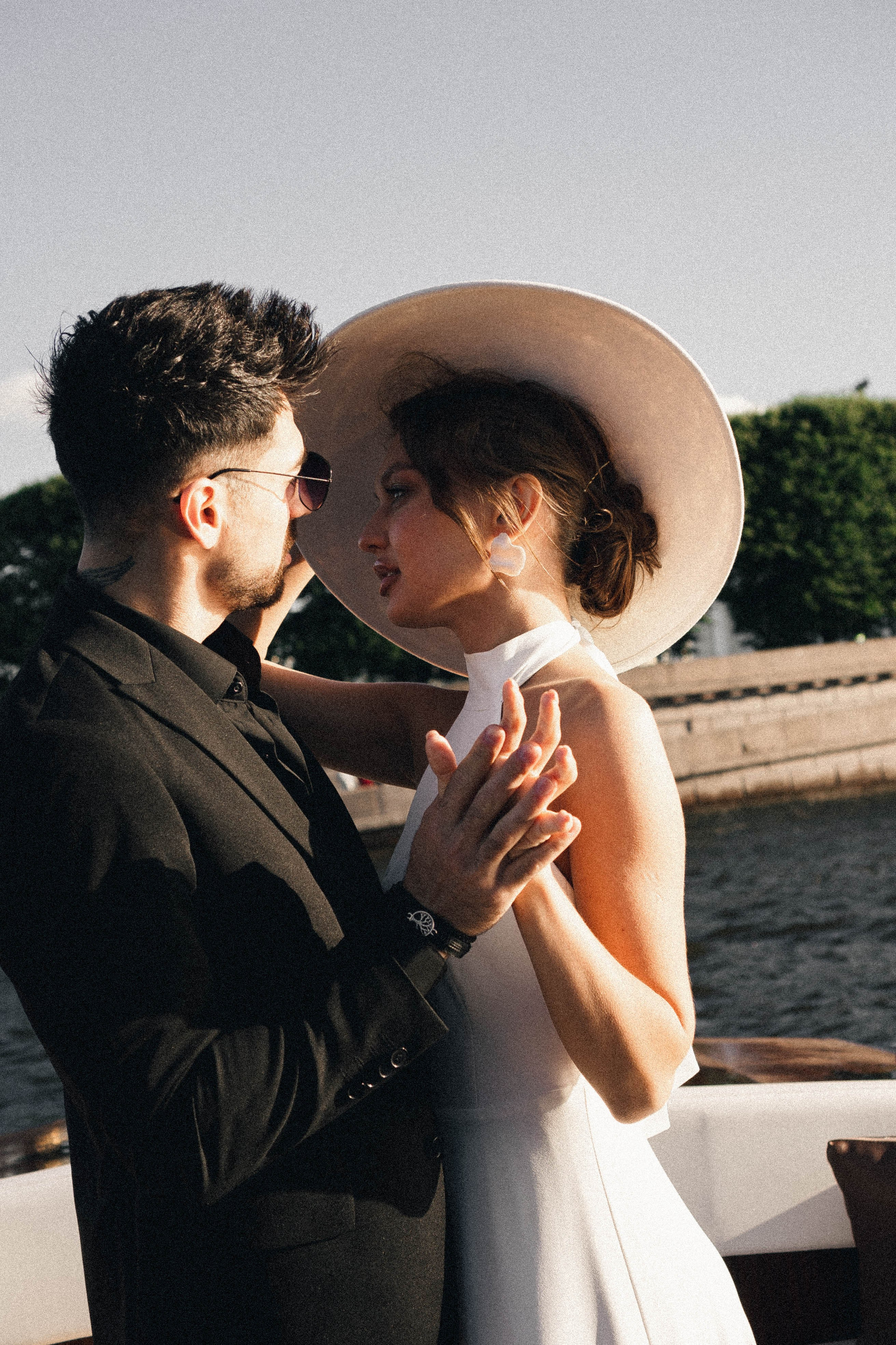 СВАДЕНБНАЯ СЬЕМКА НА КАТЕРЕ ПО КАНАЛАМ САНКТ-ПЕТЕРБУРГА И В АКВАТОРИИ НЕВЫ. Профессиональный фотограф, Санкт-Петербург — Виктория Богомолова