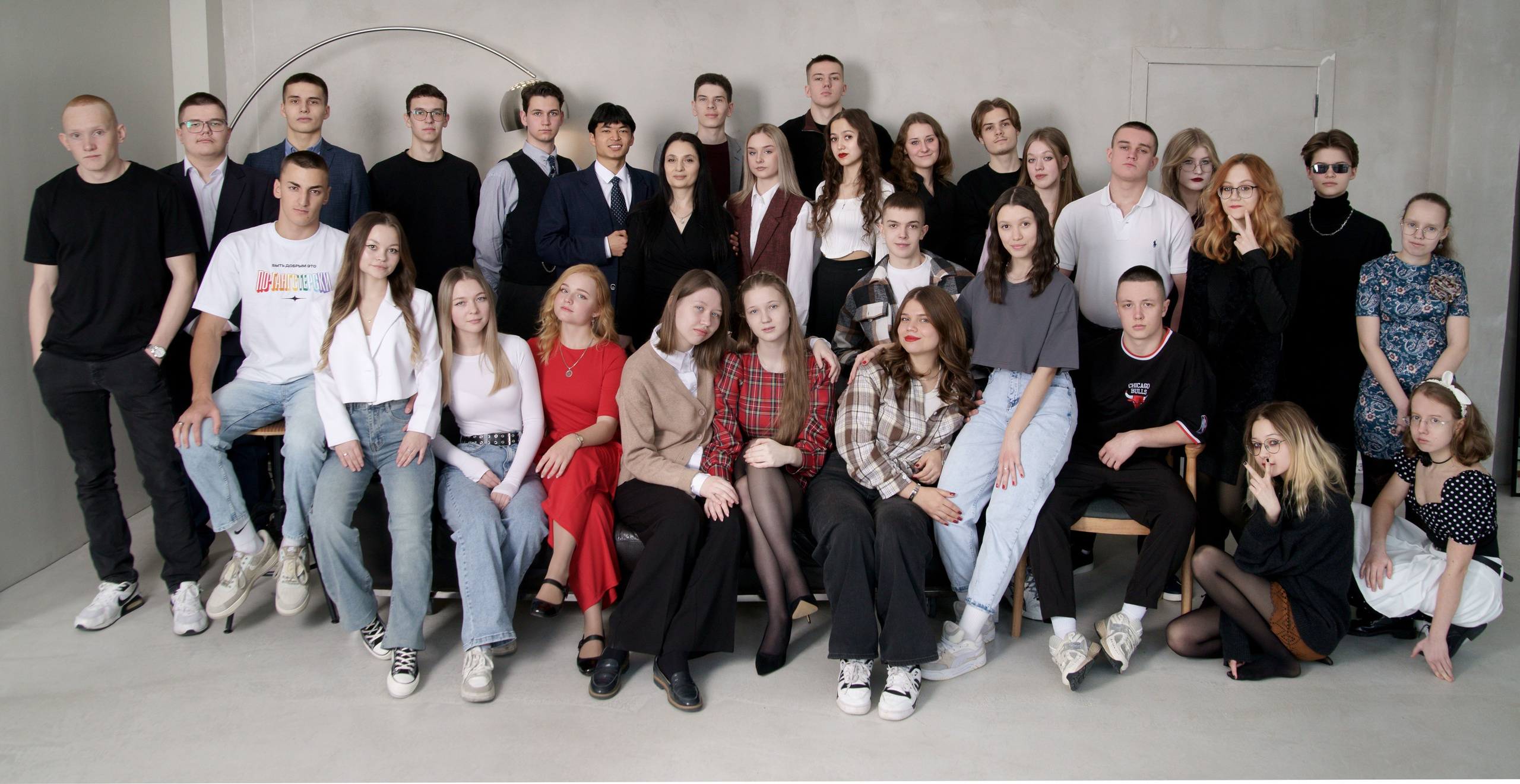 Студийная фотосессия выпускников 9,11 классов в Иркутске