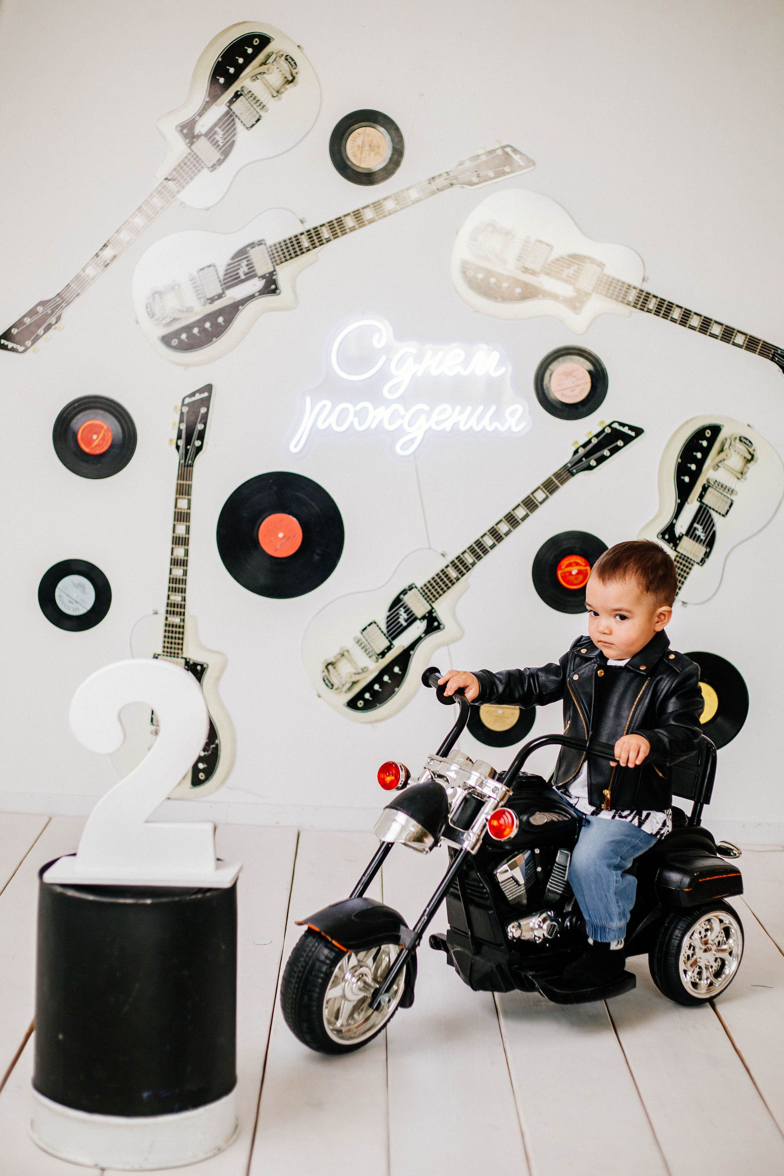 Лев с семьей. Рыжова Тамара