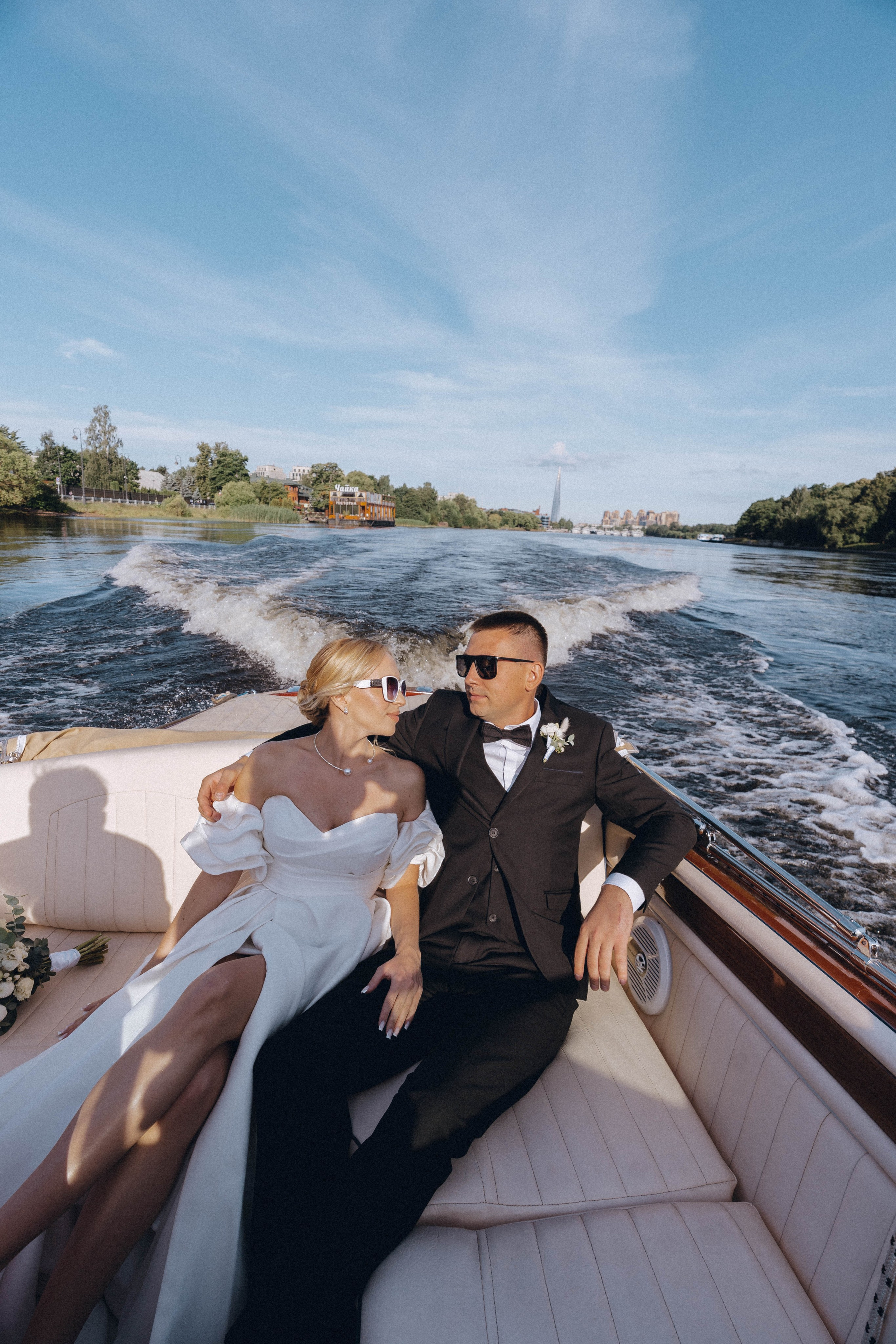 СВАДЕНБНАЯ СЬЕМКА НА КАТЕРЕ ПО КАНАЛАМ САНКТ-ПЕТЕРБУРГА И В АКВАТОРИИ НЕВЫ. Профессиональный фотограф, Санкт-Петербург — Виктория Богомолова