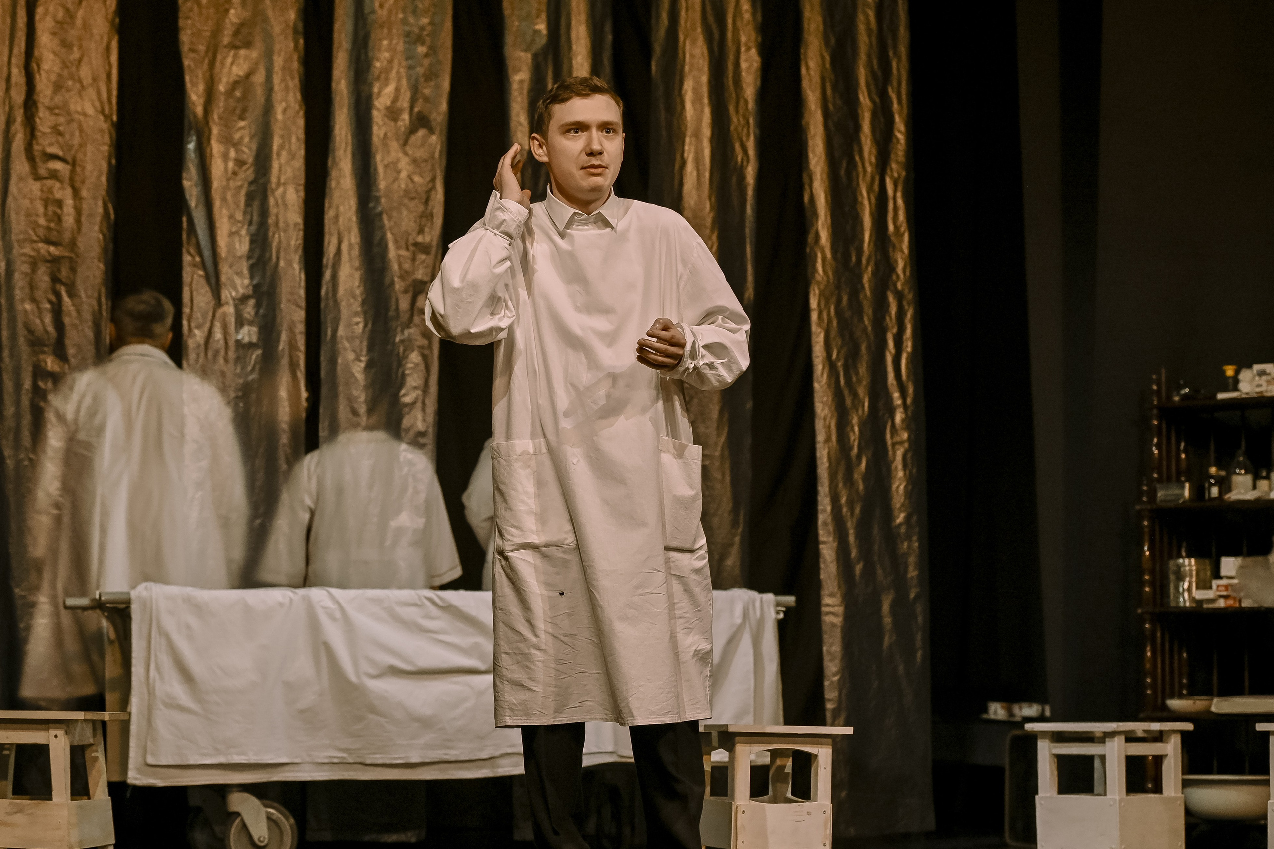 «Записки юного врача» в Театре Артиста 01.03.2024. Репортажный профессиональный фотограф-любитель