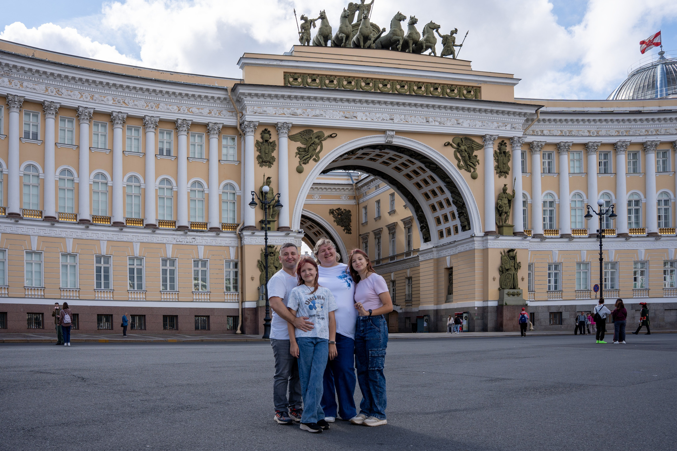 Семейная фотосессия по достопримечательностям Питера. Студийный и портретный фотограф в САНКТ-ПЕТЕРБУРГЕИрина Махаон