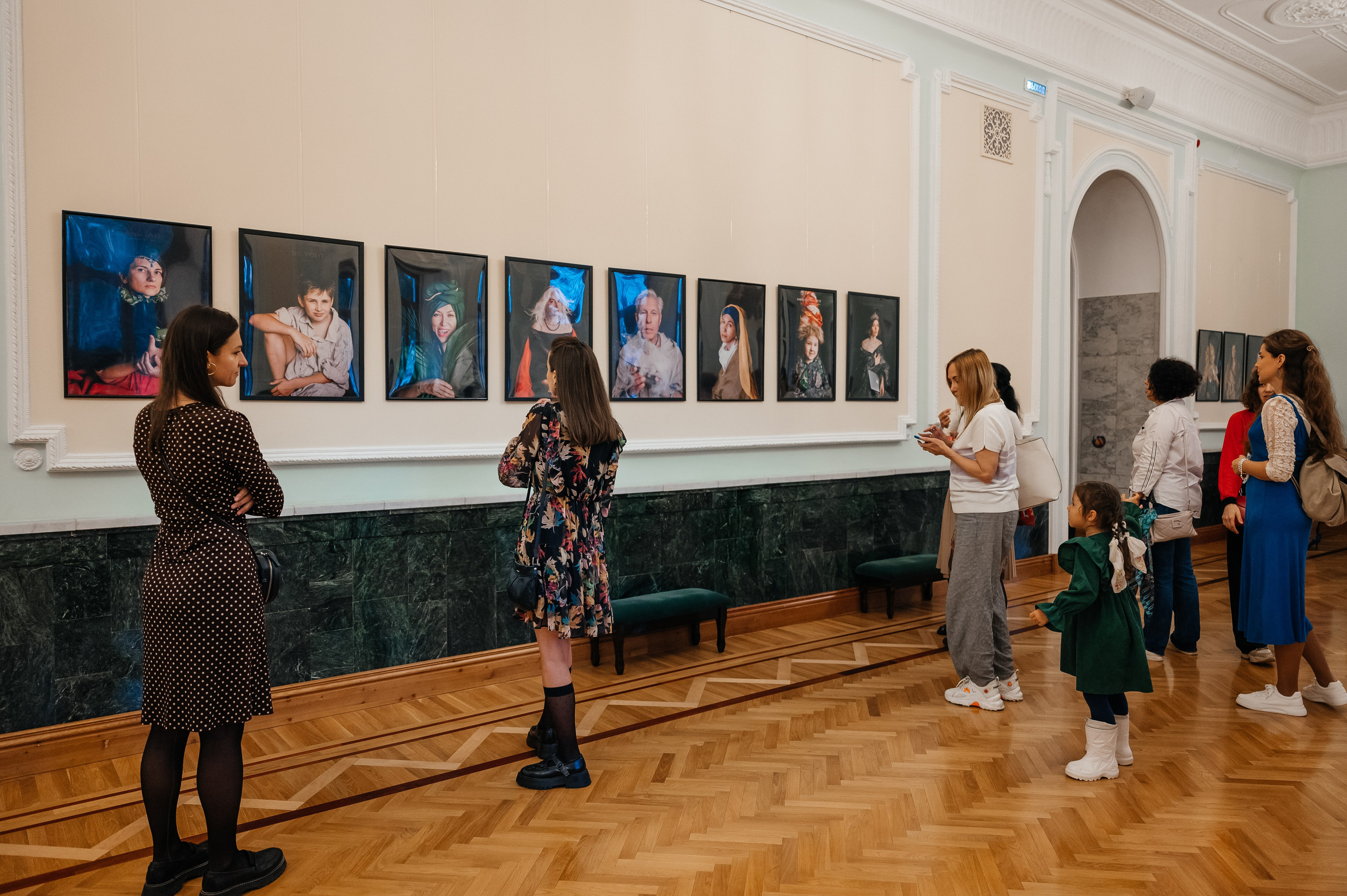 Открытие выставки Кати Васильевой в Молодежном театре. Wedding and family photographer USA