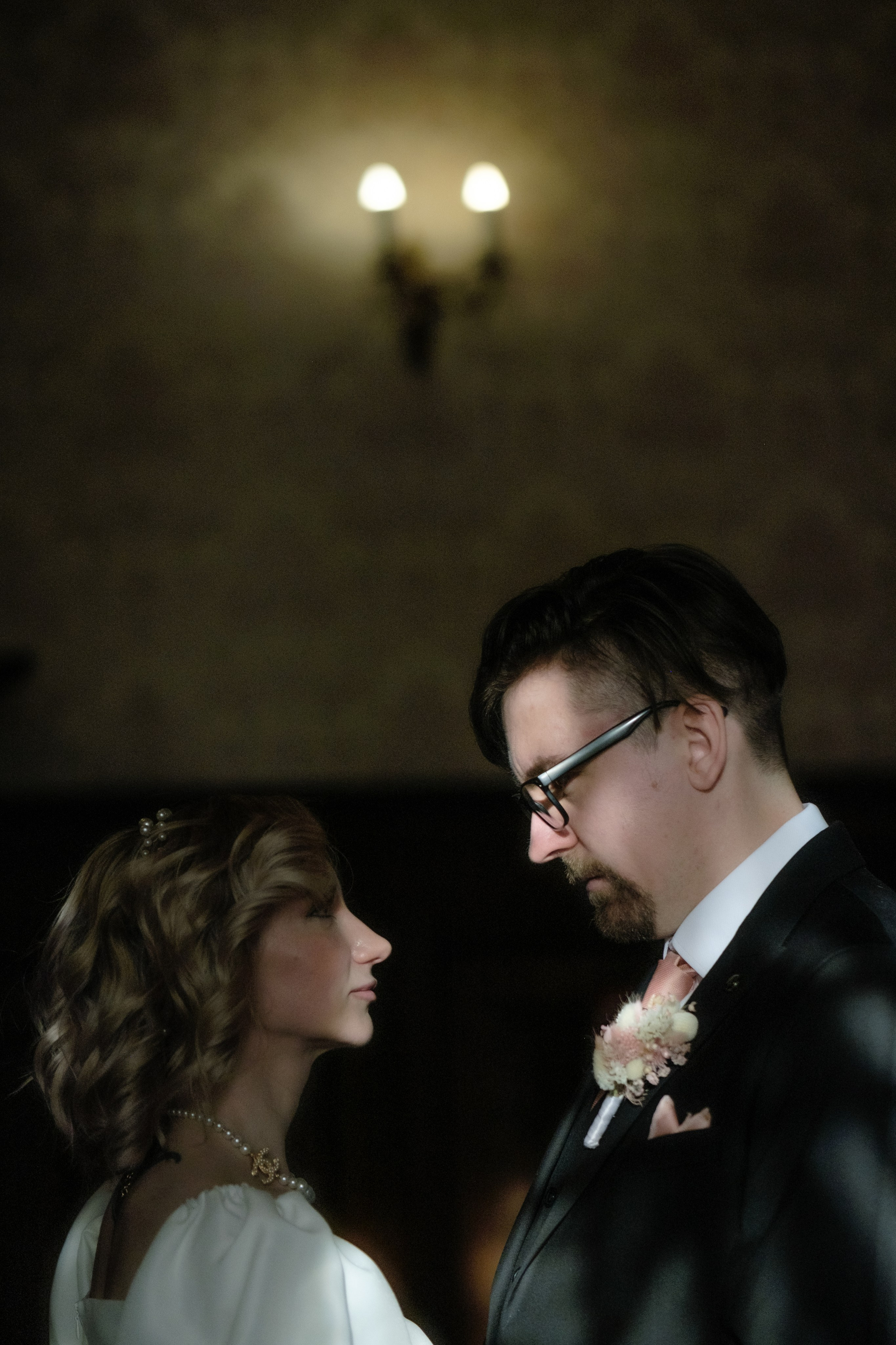 ЗАГС Петроградского района г. Санкт-Петербург - фотосессия молодожёнов в гостиной перед регистрацией. Фотограф Александр Шведов