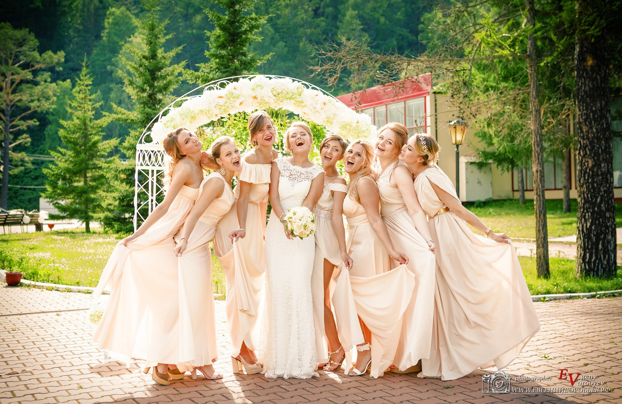 Цена стоимость описание фотосессий в Красноярске студийная свадебная семейная бизнес портрет индустриальная лавстори love story фотосъёмка