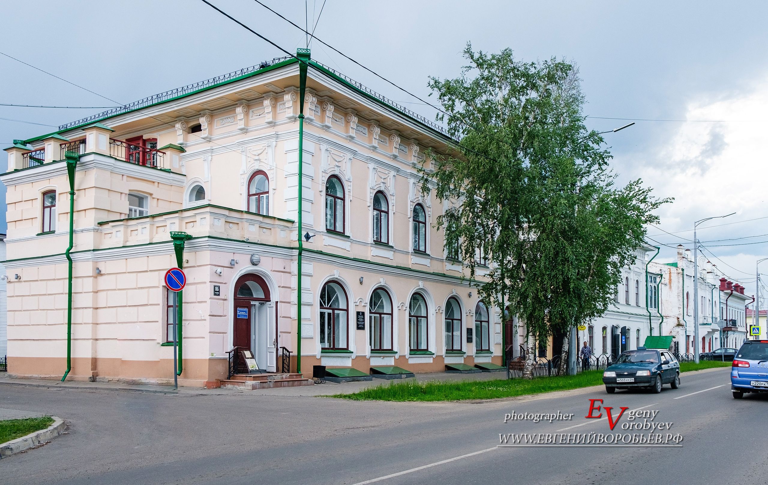 экскурсии Енисейск Красноярск аренда микроавтобуса трансфер индивидуальный тур фото набережная дегустация сибирской кухни интересные места что посмотреть куда сходить что посетить достопримечательности в Енисейске  храм церковь монастырь фототур  цена заказать экскурсию программа маршрут смотровые площадки видовые красивые места путешествие туристический маршрут 