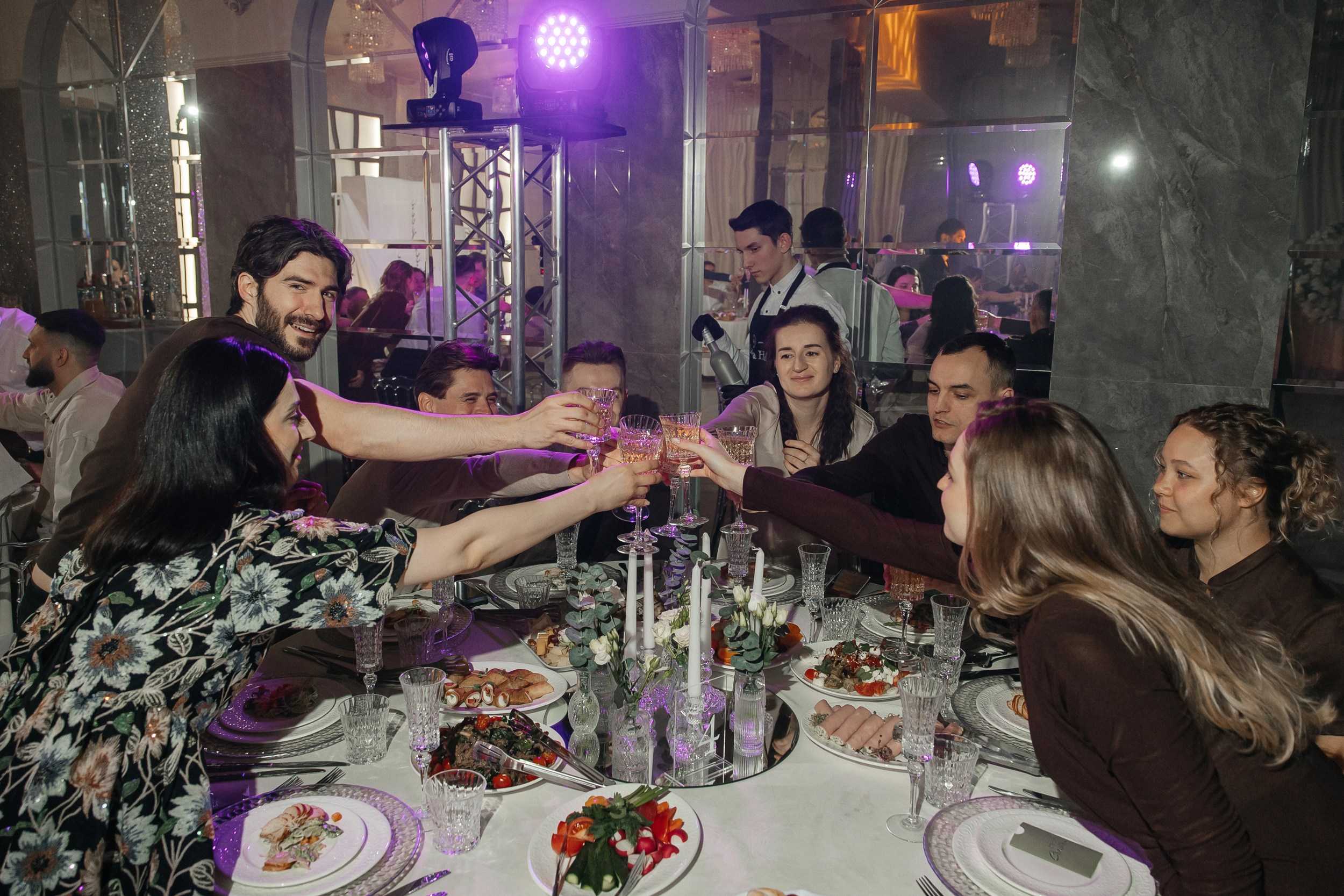 Свадьба в отеле Twelve Reasons, Барвиха Luxury Village, La Riva Hall в Москве. Свадебный фотограф в Москве Дарья Олендарёва