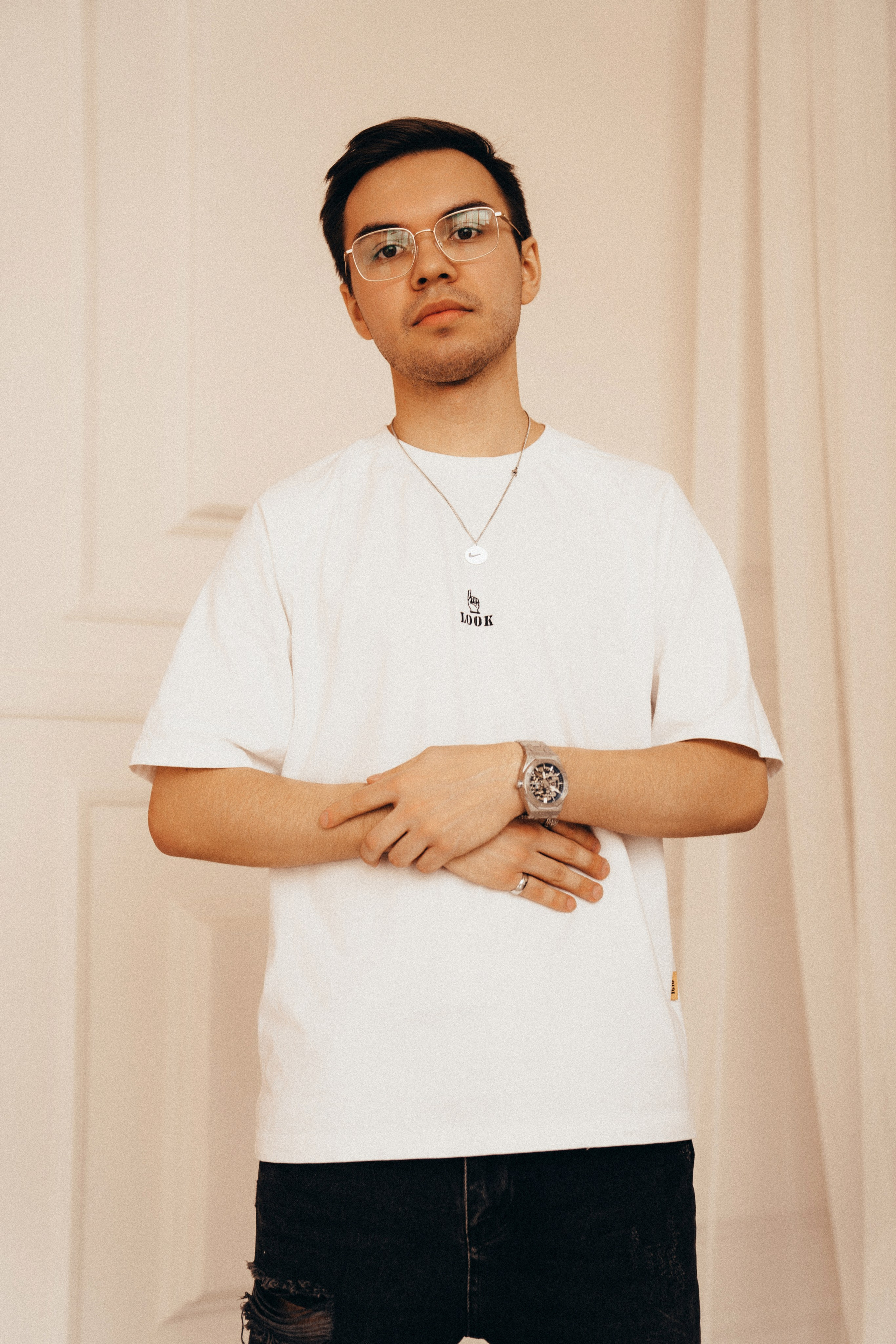 Антон 17.03. Идеальные портреты для соцсетей — Фотограф Ленар