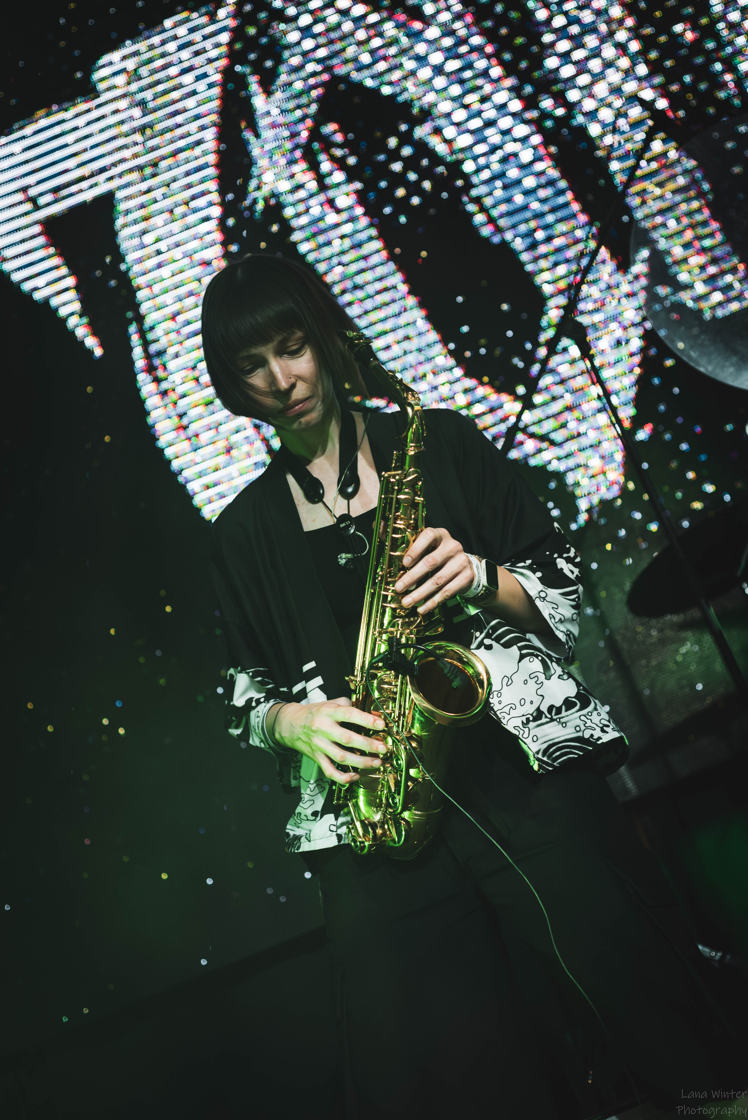 7000$ (29 июня 2025 года, Москва, клуб Урбан). Фотограф Светлана Блинова, Москва и Московская область