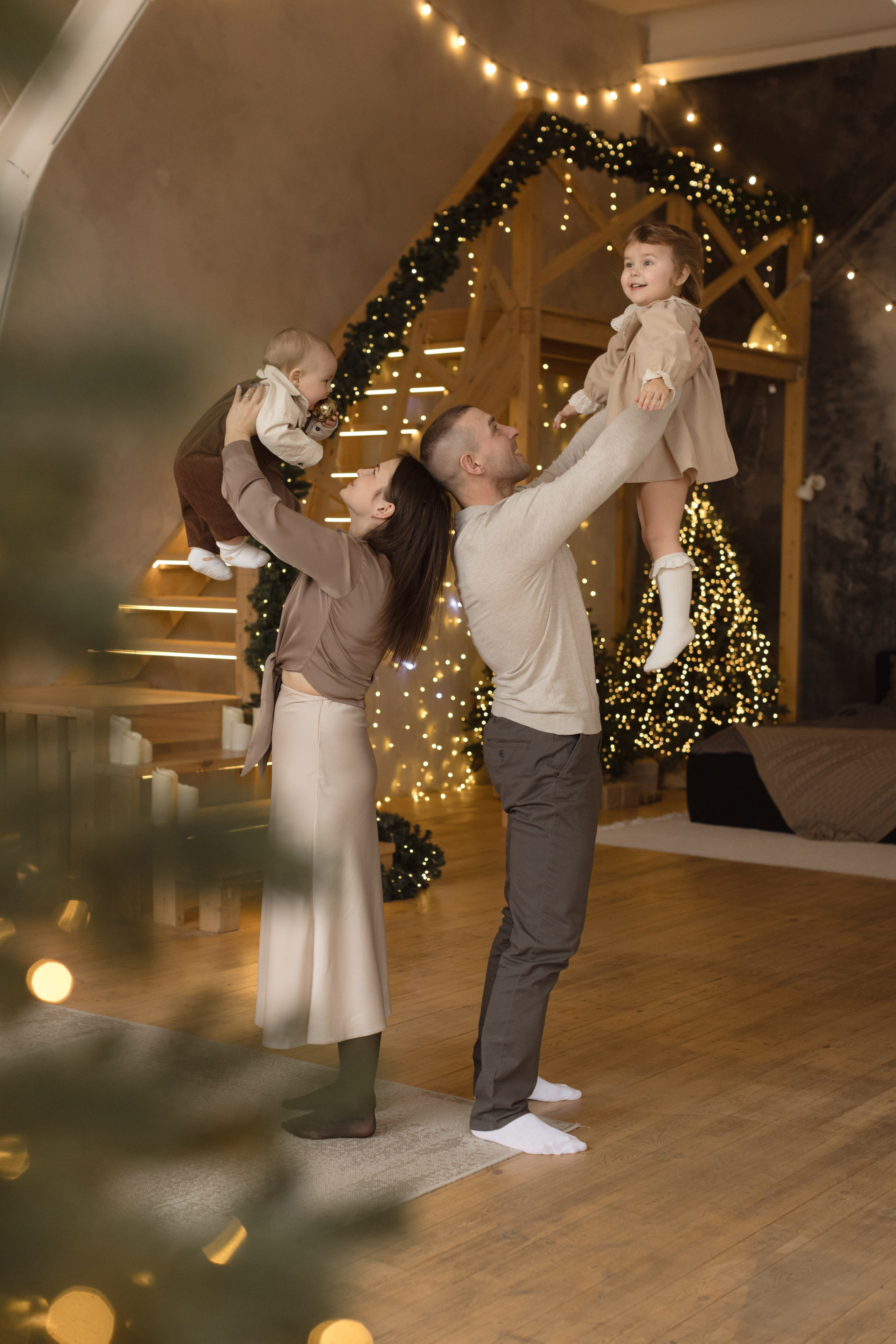 Новогодняя съемка в Мун (зал Семейный). Фотограф беременности и новорожденных в Красноярске Вета Ланская