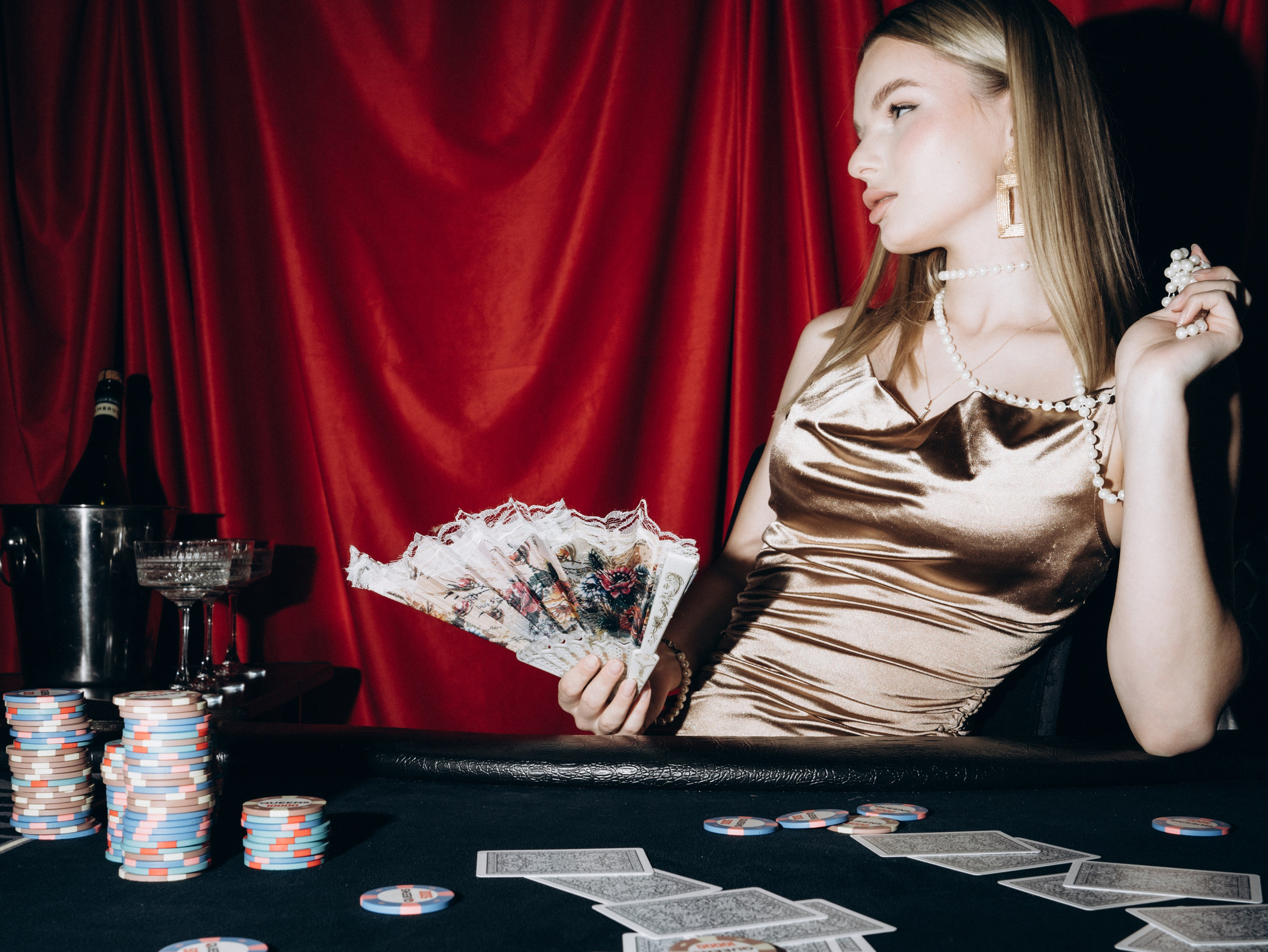 Покерный клуб QUEENS