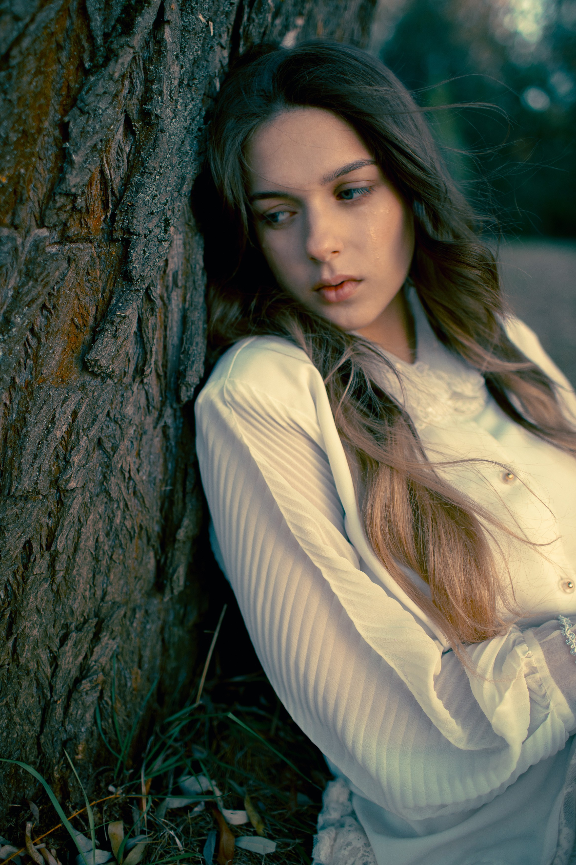 Слёзы на листве. Портретный фотограф Лакшин Денис. Истории через фотографию