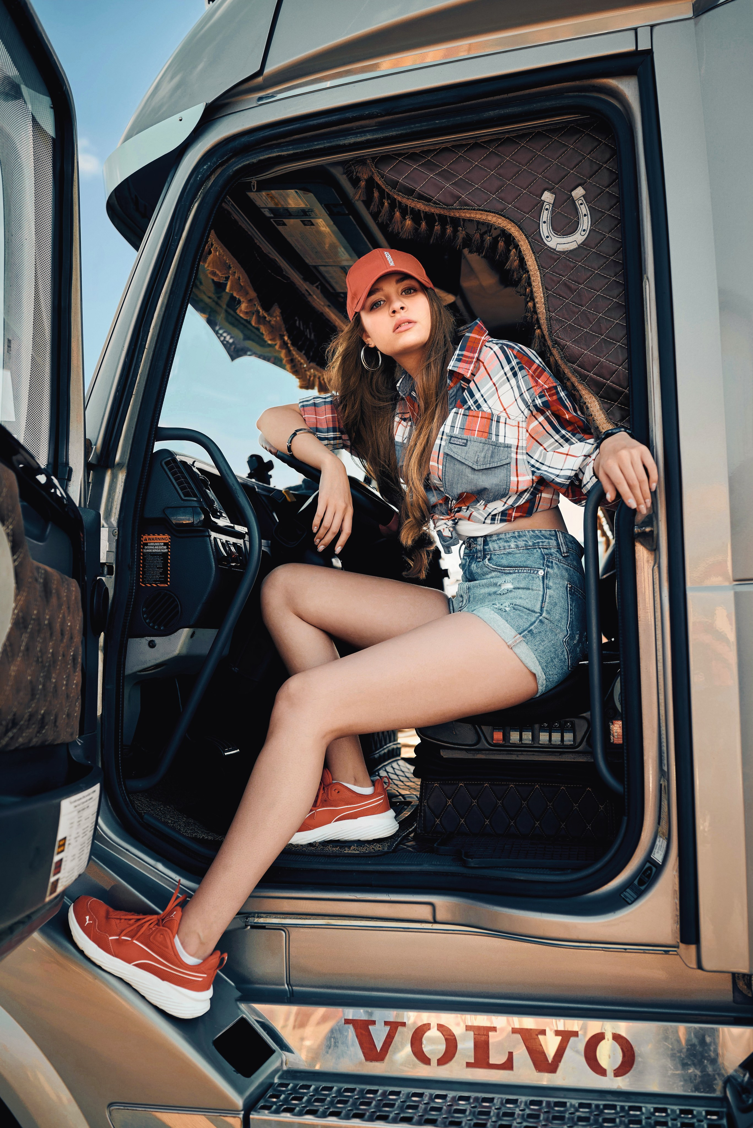 Truck & Girl. Фотограф Денис Кривопусков