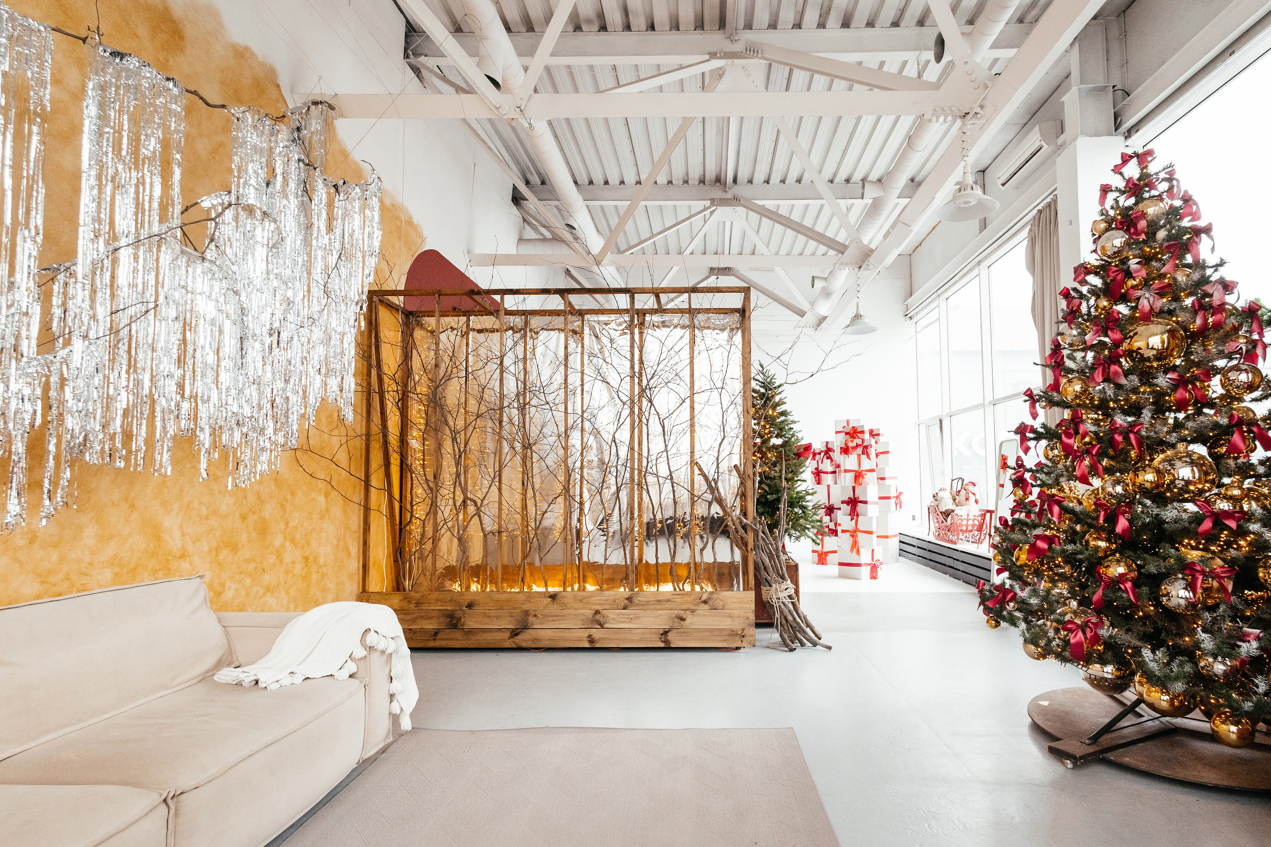 Фотосессии в студии Питер, зал Невский в Сургуте с профессиональным фотографом Анной Старцевой – ваш ключ к красивым и эмоциональным снимкам