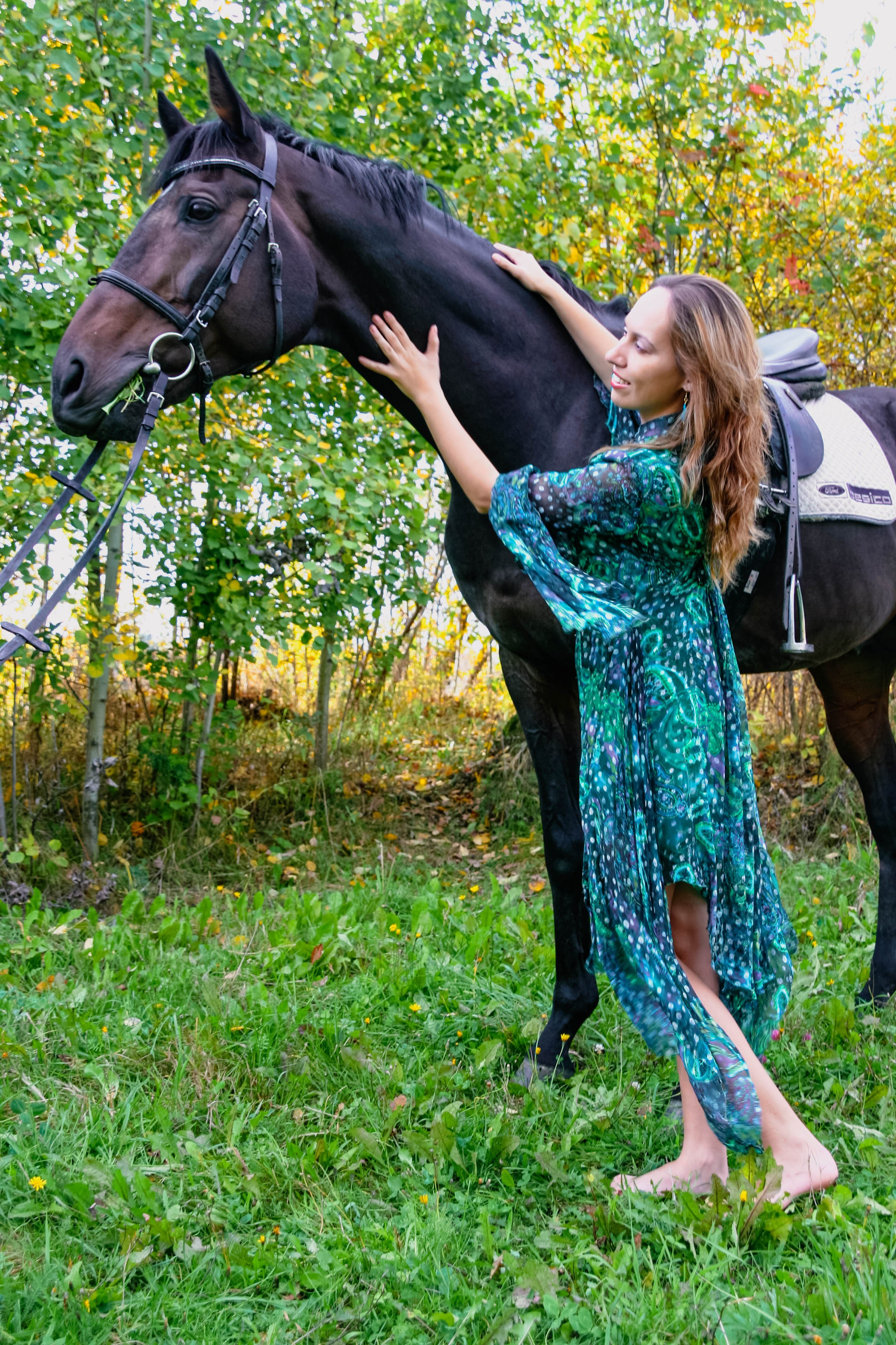 Алёна и Даша на лошади. Фотограф Пермь. Фотосессия в фотостудии Перми и на свежем воздухе