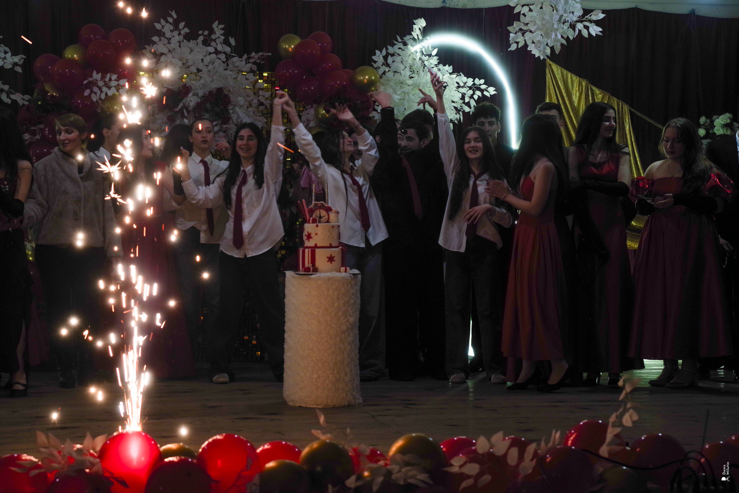 Абаша концерт в школе. Портретный фотограф Денис Милютин