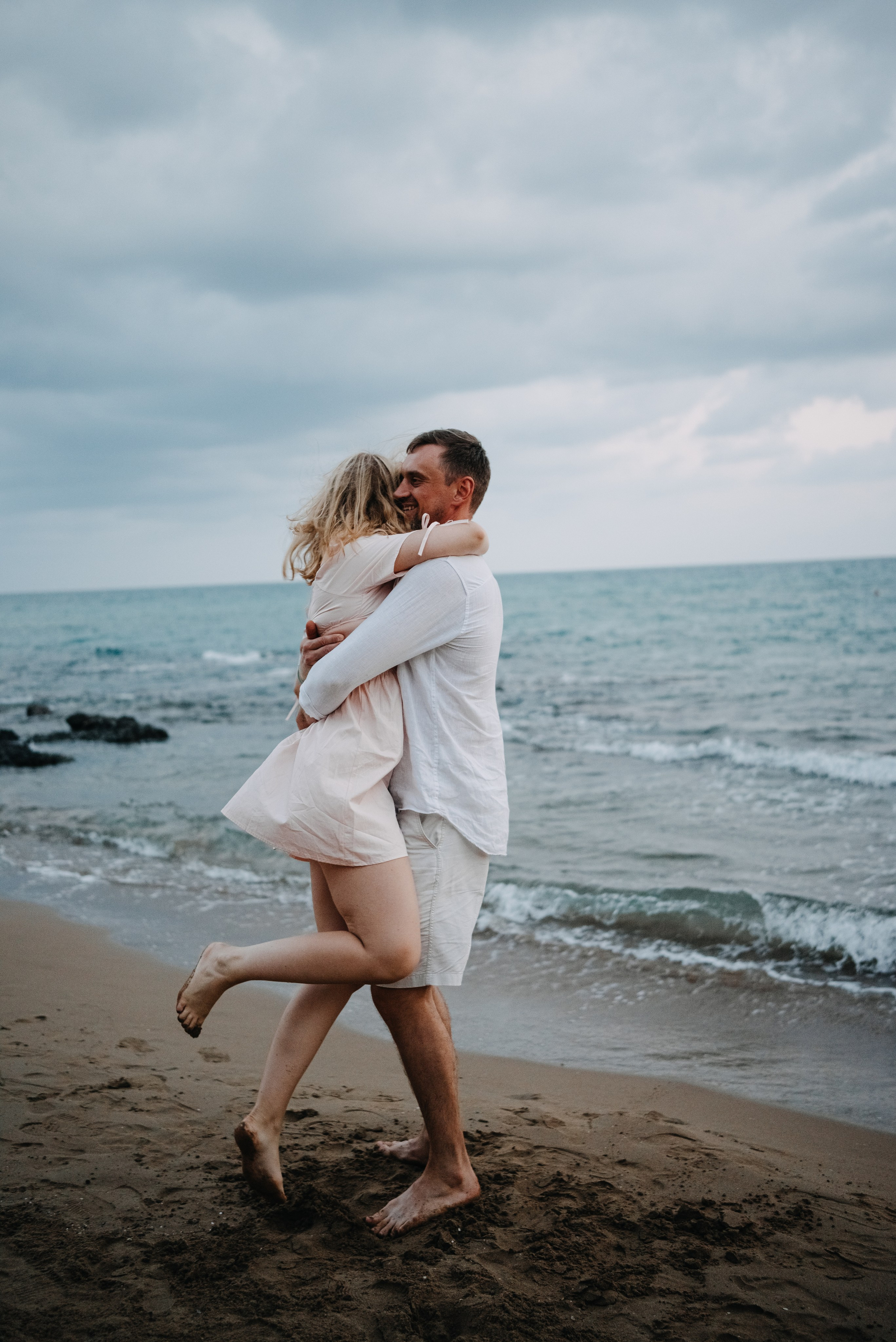 Съемка пары на море. Портретный и свадебный фотограф в Тбилиси • xeniqo