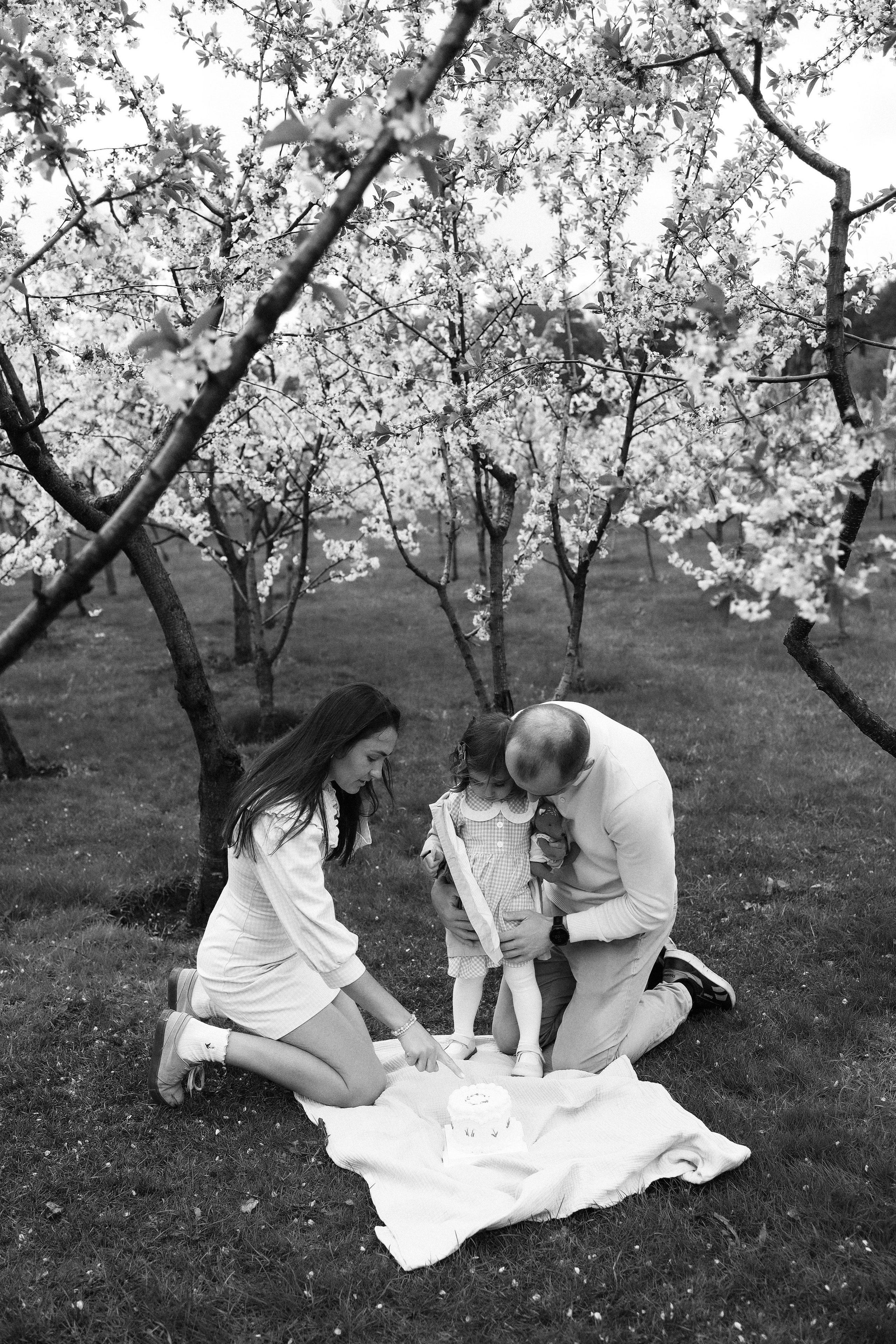 День рождения в цветущем саду. Семейный и lovestory фотограф в Москве Светлана Коняхина