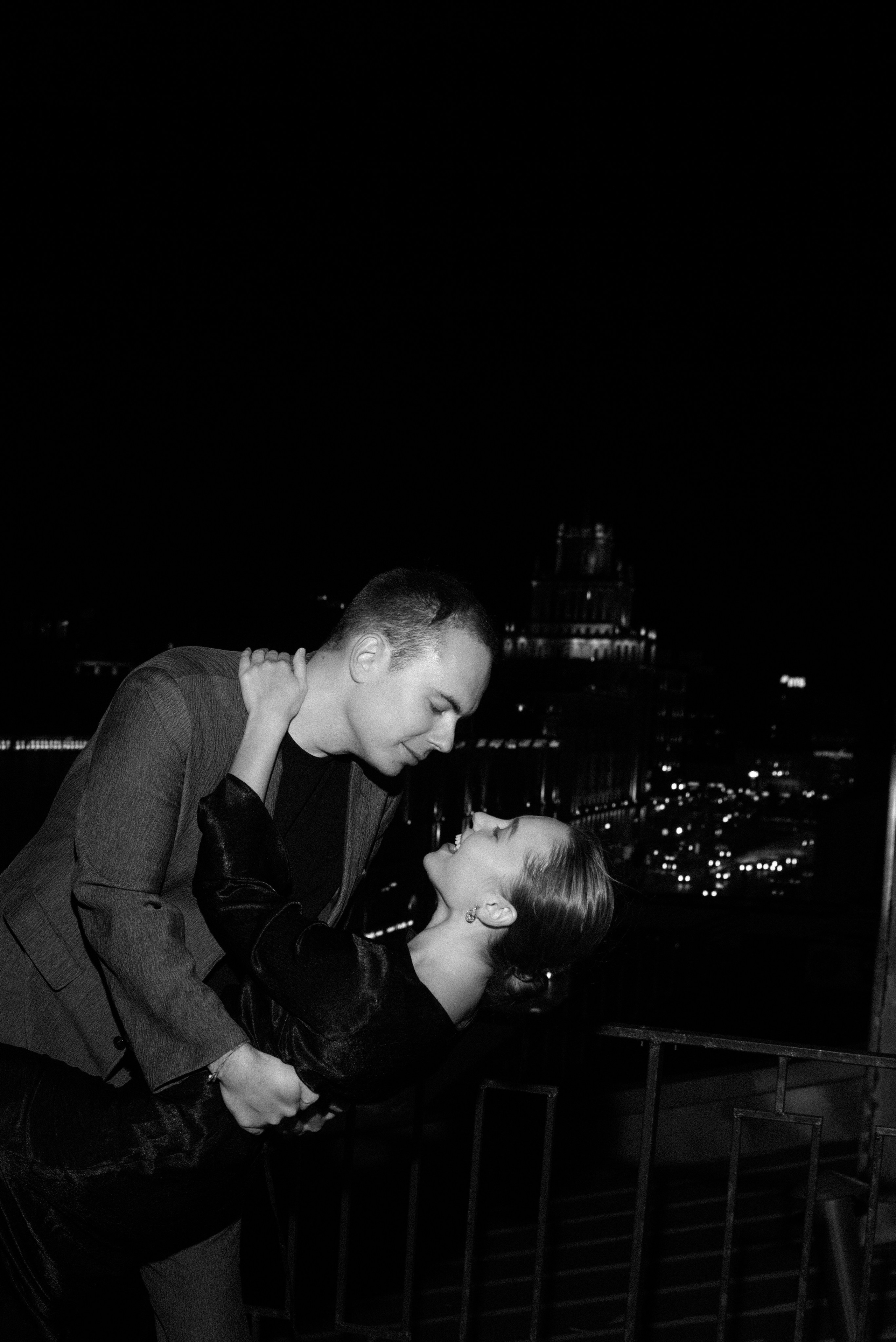 Обнимая. Свадебный, женский фотограф в Москве, Мытищах, Королёве Ксения Узилле