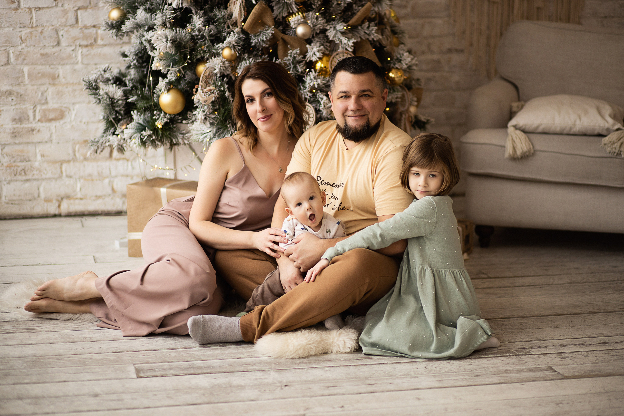 Новогодняя семейная фотосессия в зале Люмен. Семейный и свадебный фотограф Москва Канделаки Ольга