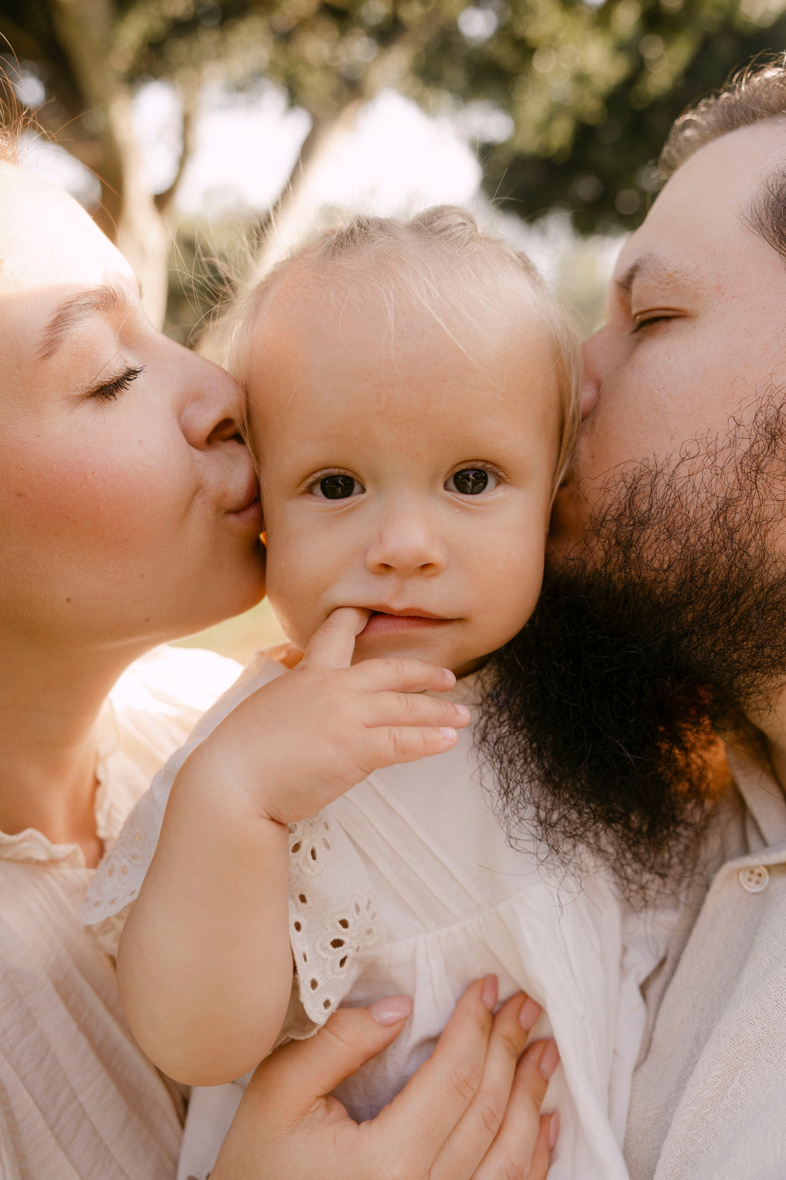 First year photoshoot inside the park (sunset). Wedding and family photographer