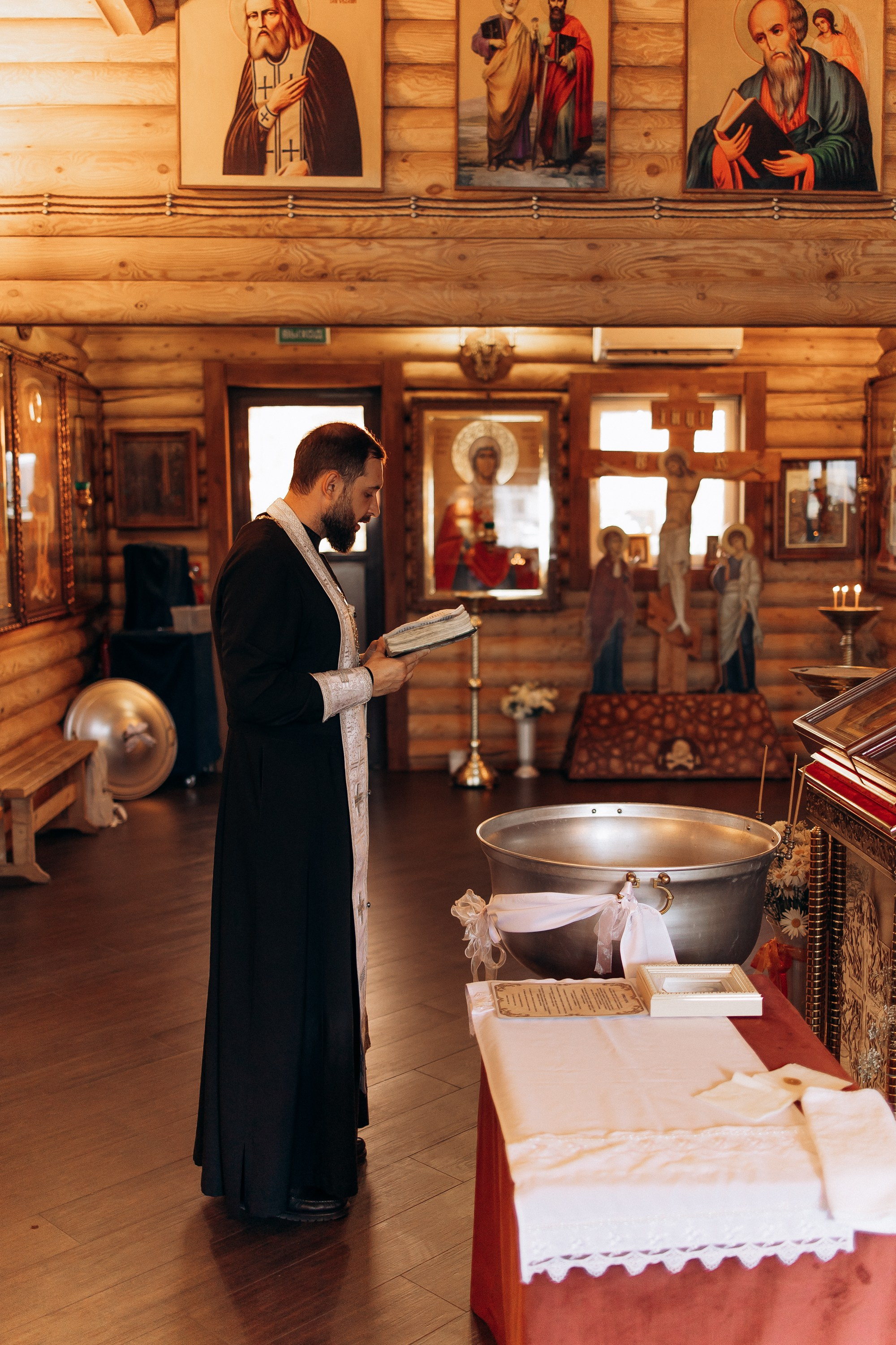 Таинство Крещения Михаила. Семейный фотограф в Краснодаре Храмова Анна